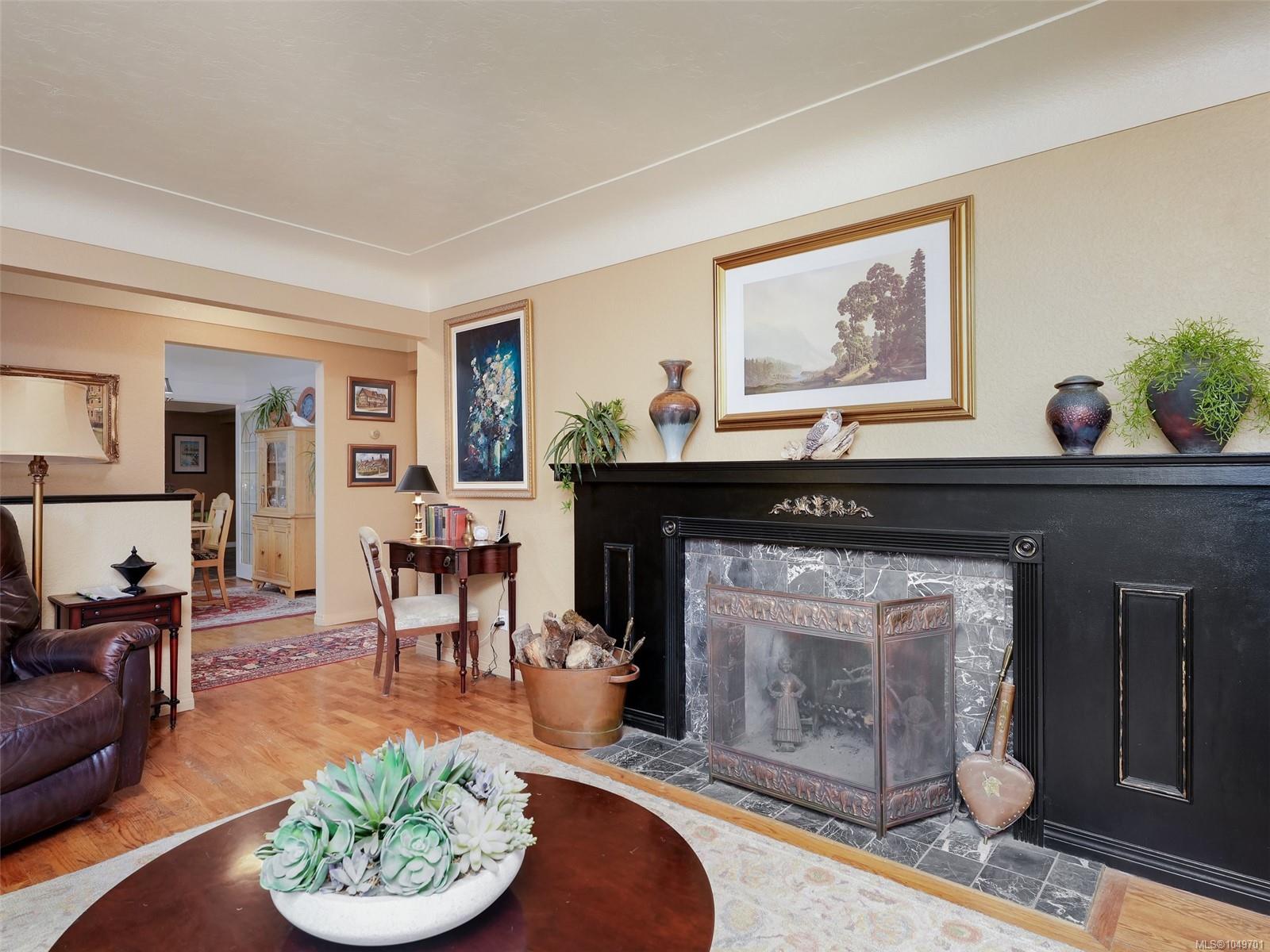 2064 Lansdowne Rd — listing photo 6 of 63