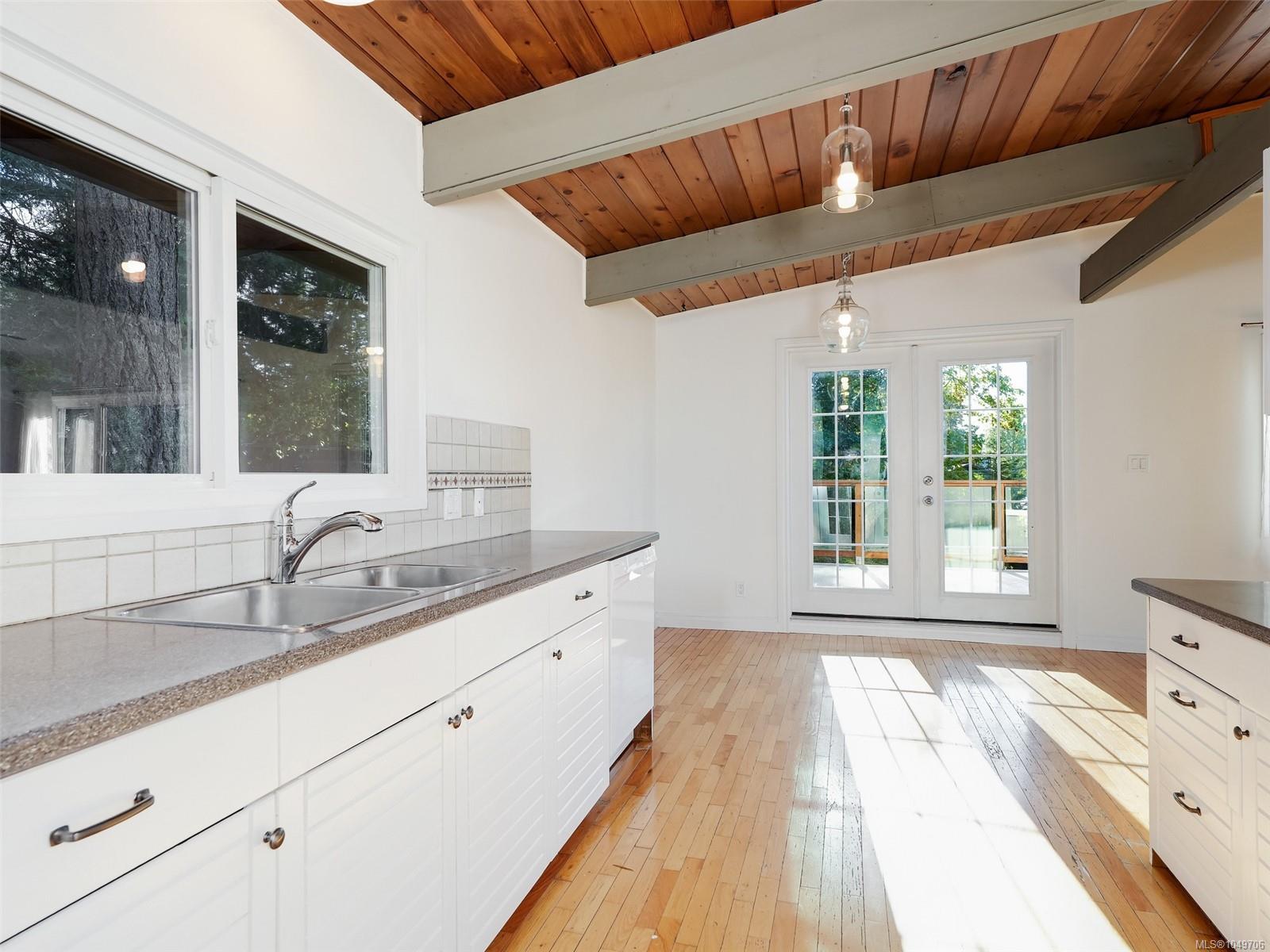 1648 Grant Rd — listing photo 11 of 50