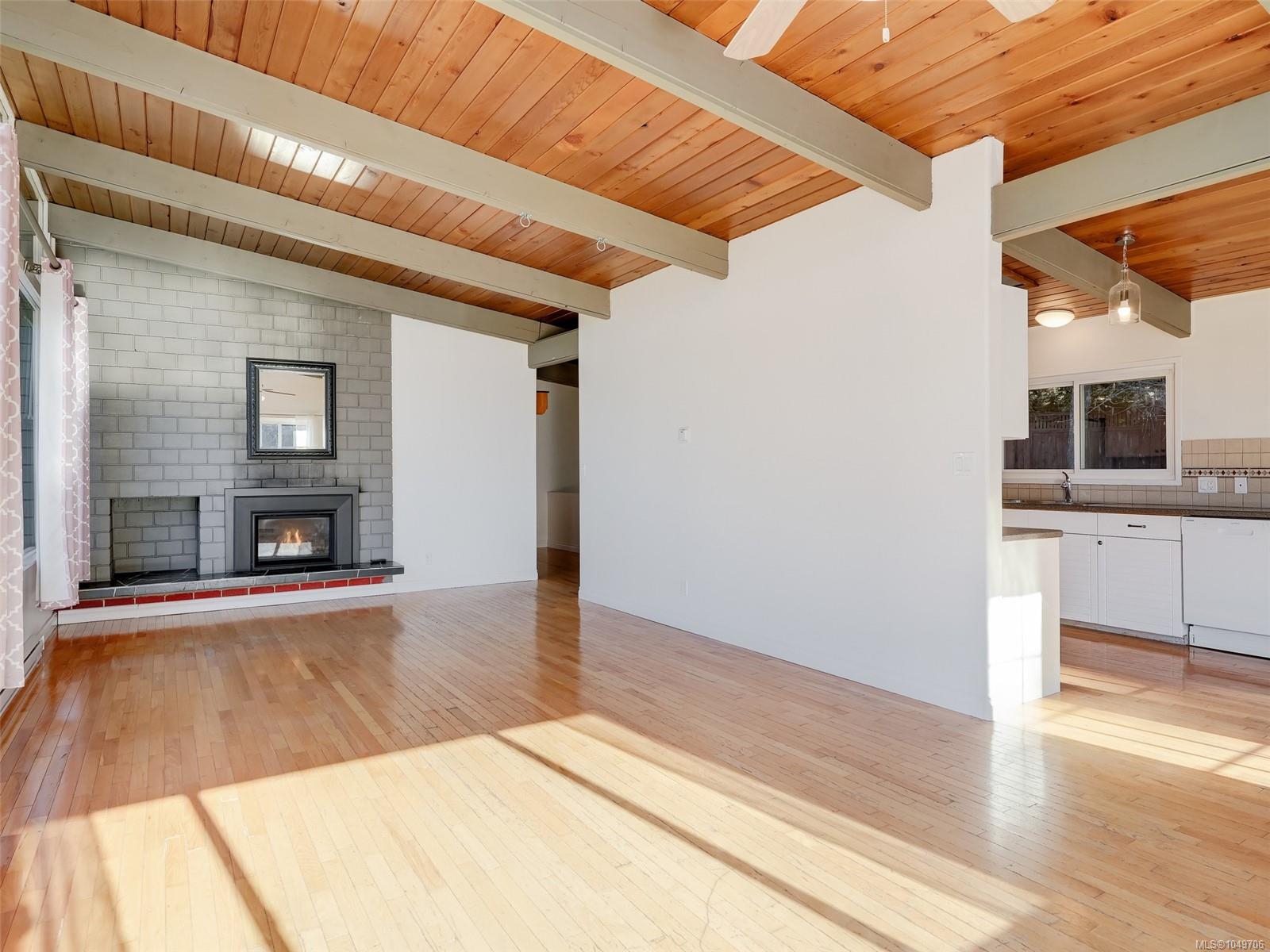 1648 Grant Rd — listing photo 8 of 50