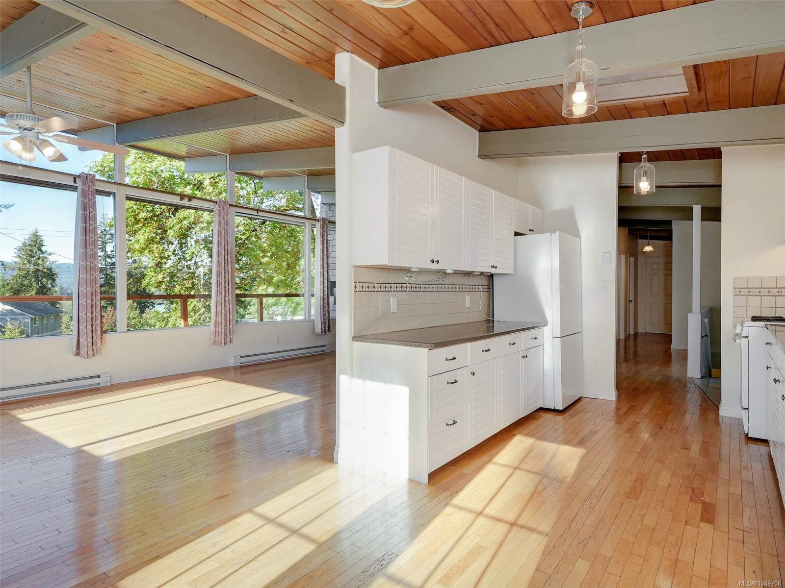1648 Grant Rd — listing photo 9 of 50