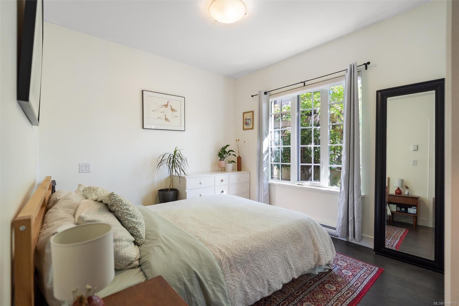 105-1011 Burdett Ave — listing photo 13 of 27