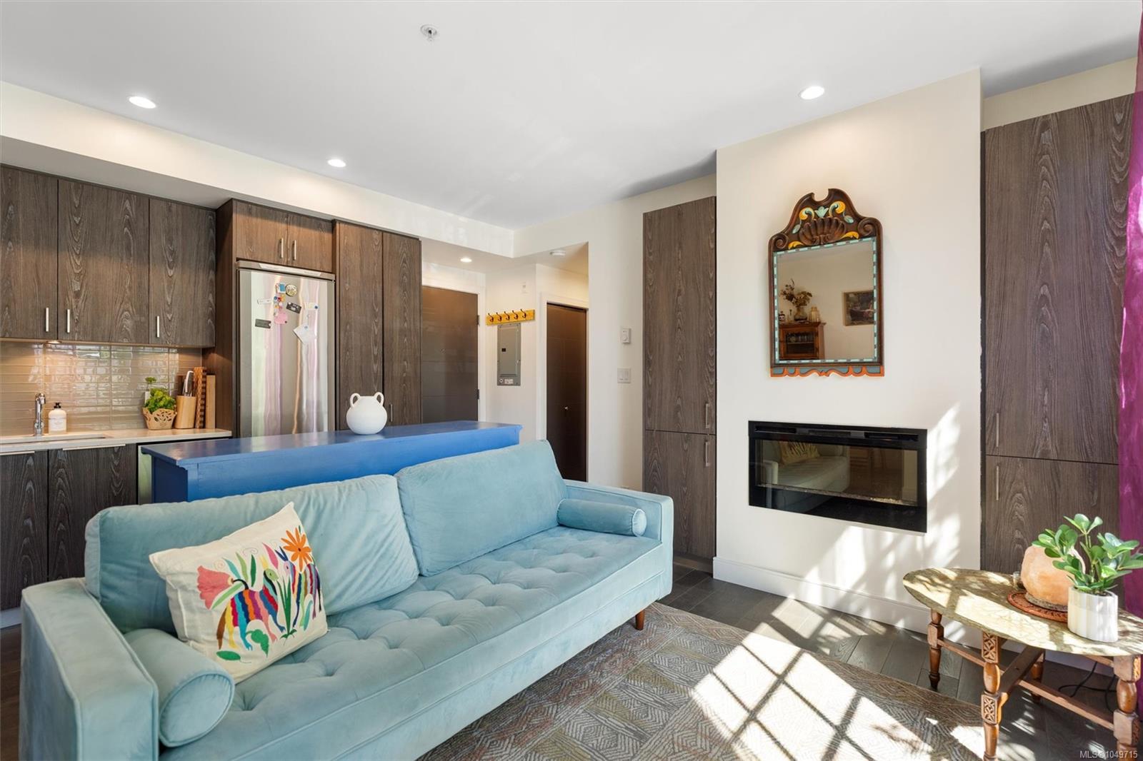 105-1011 Burdett Ave — listing photo 6 of 27