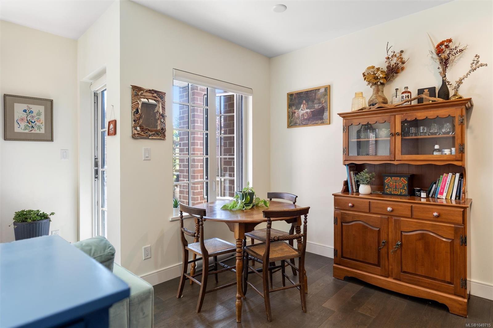 105-1011 Burdett Ave — listing photo 9 of 27