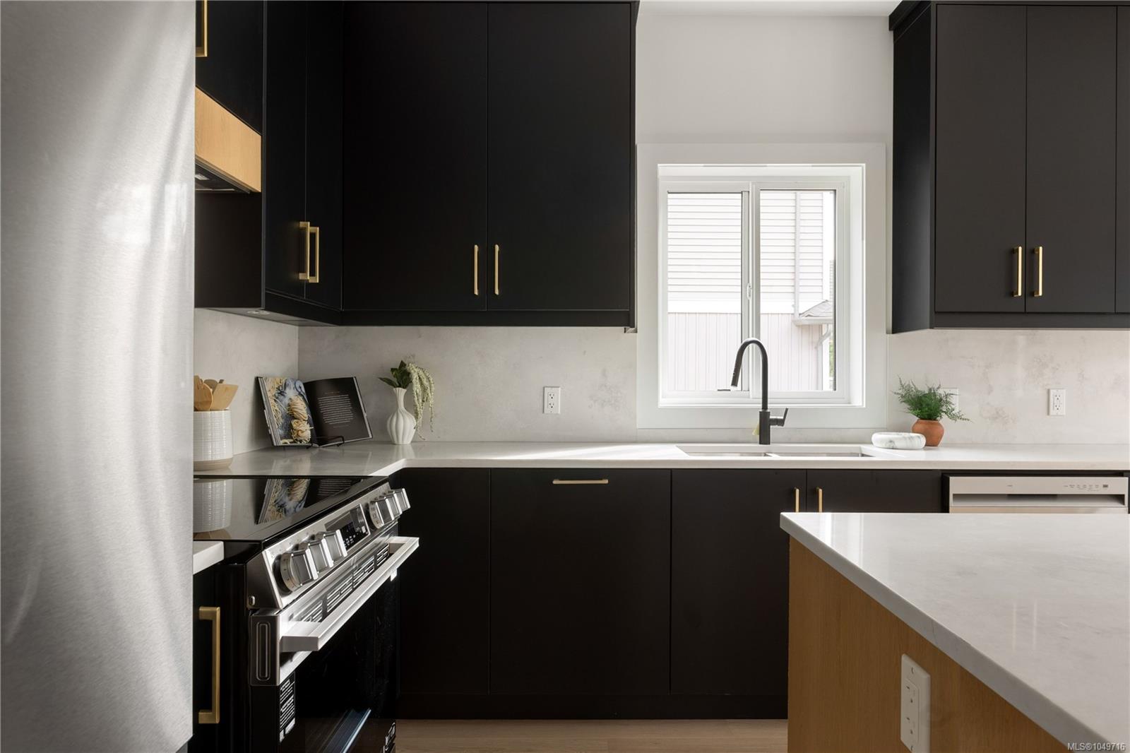 105-614 Atkins Ave — listing photo 13 of 25