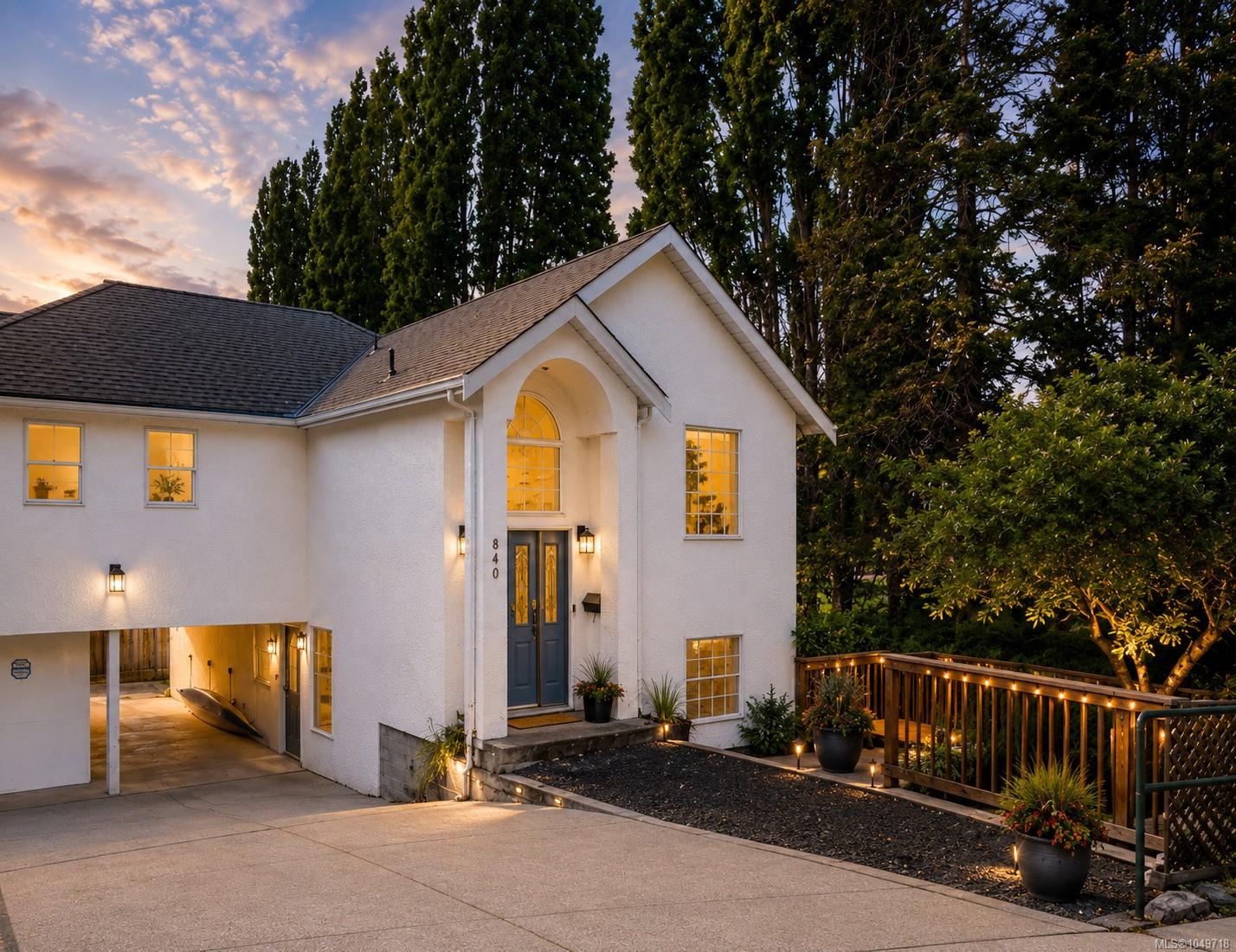 840 Tillicum Rd, Esquimalt