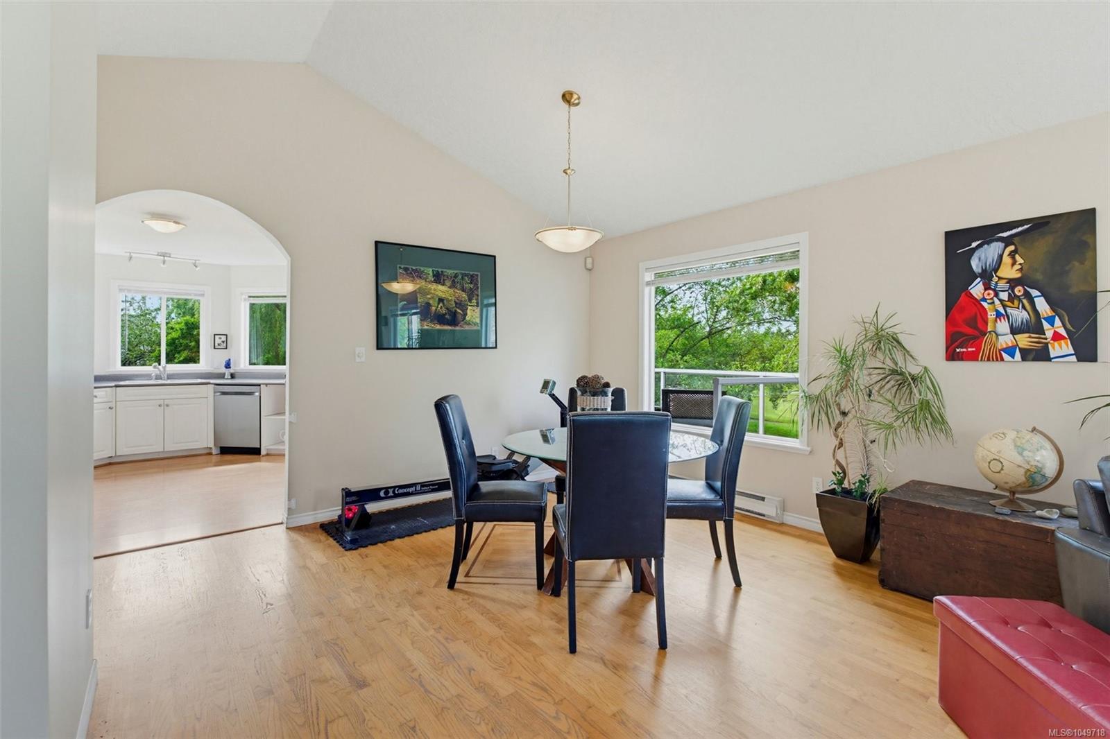 840 Tillicum Rd — listing photo 11 of 60