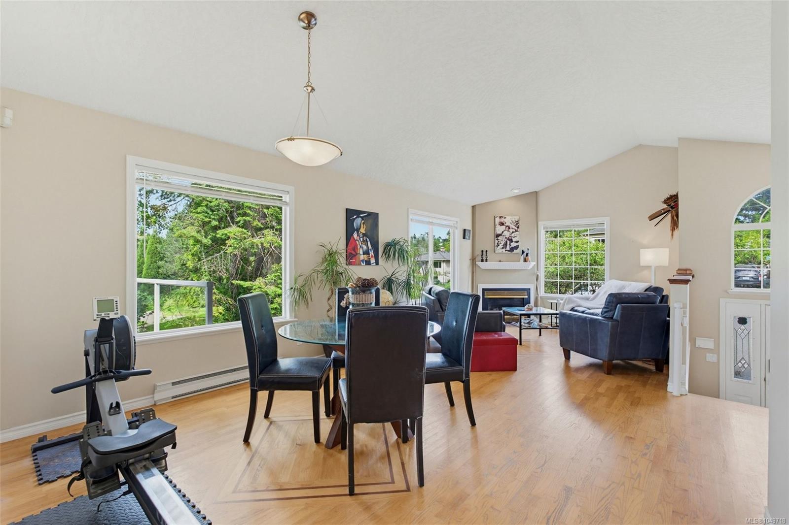 840 Tillicum Rd — listing photo 10 of 60