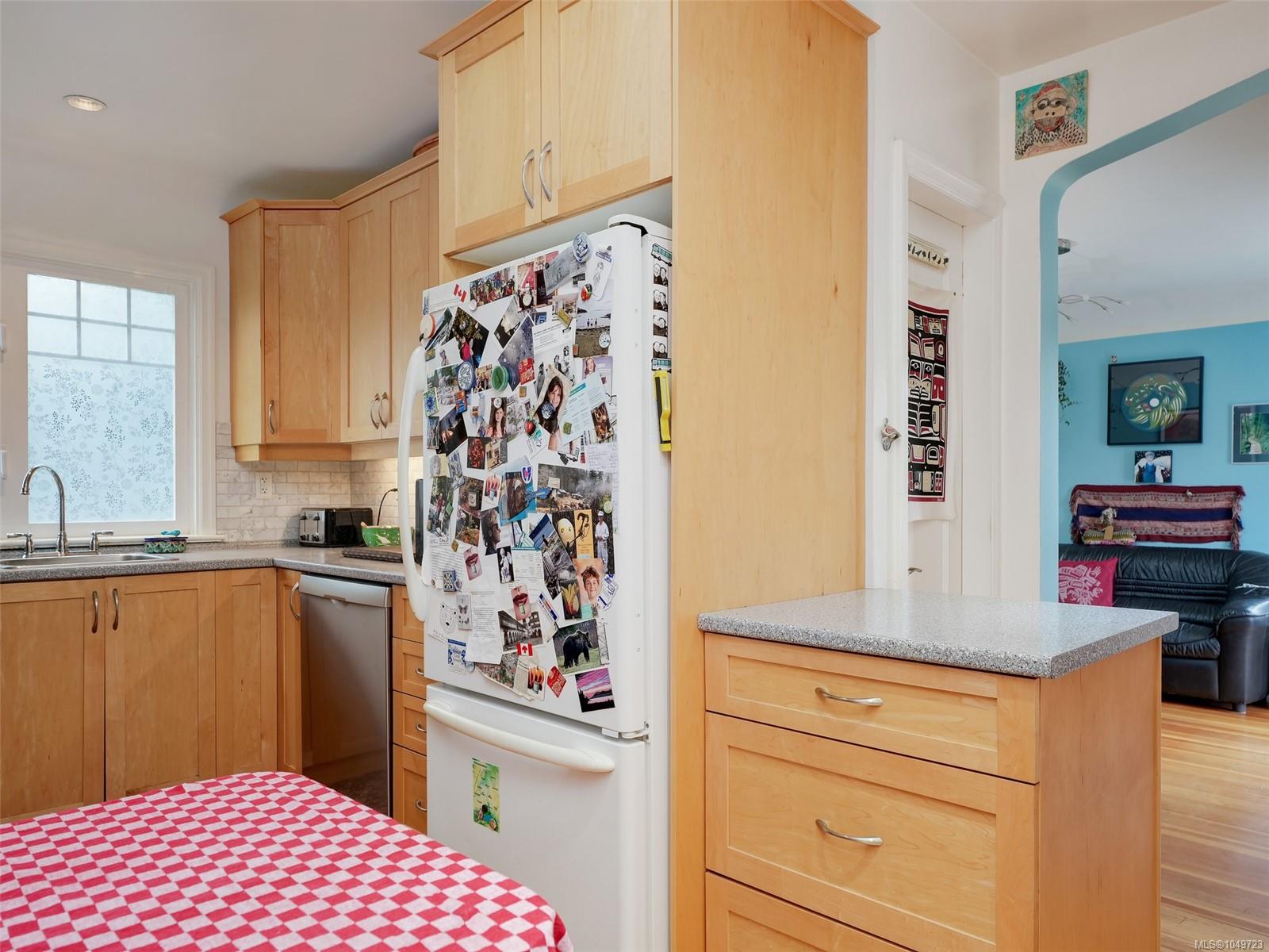 1637 McRae Ave — listing photo 11 of 30