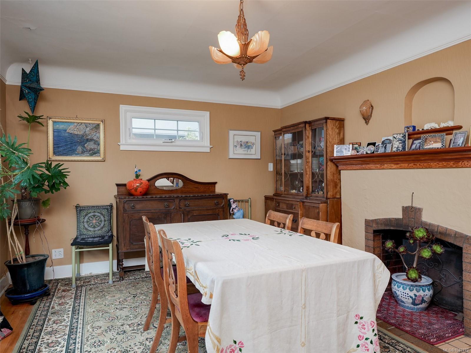 1637 McRae Ave — listing photo 6 of 30