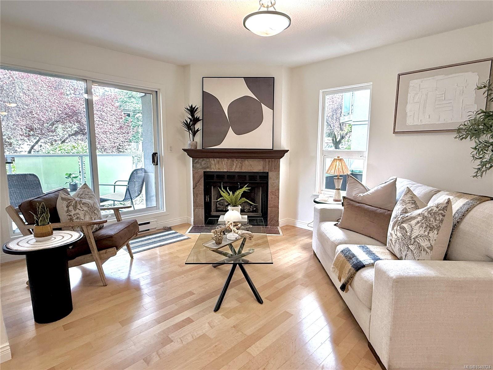 201-2520 Wark St — listing photo 2 of 33