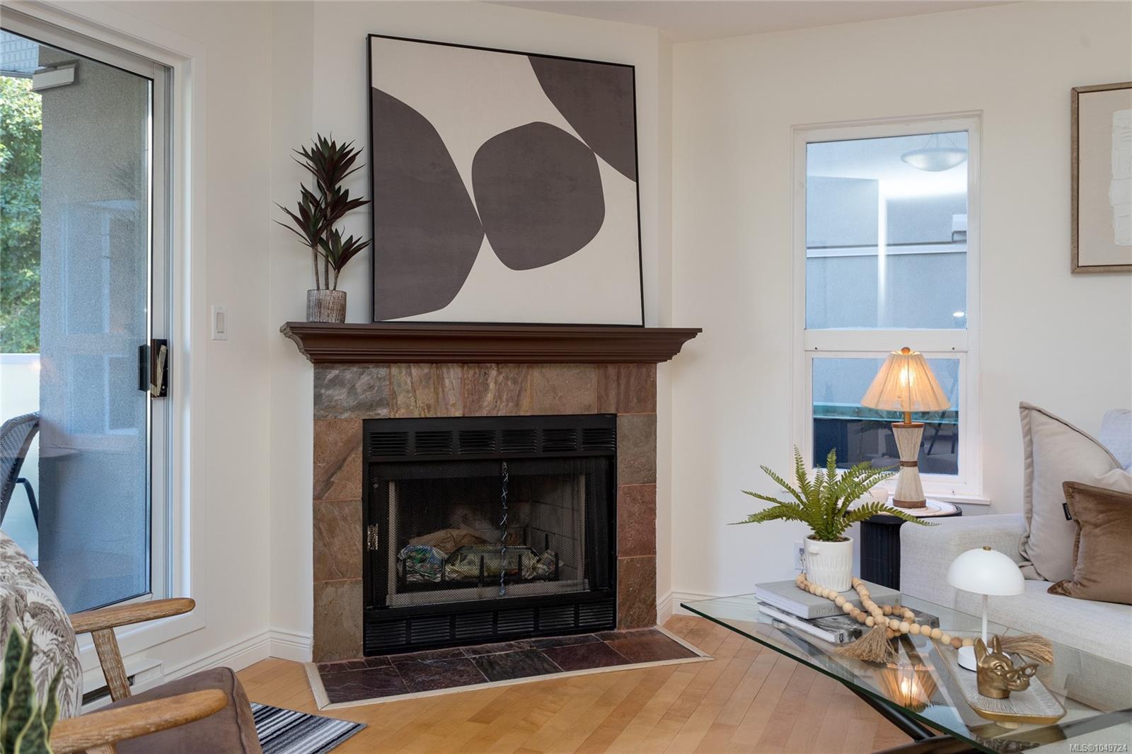 201-2520 Wark St — listing photo 7 of 33