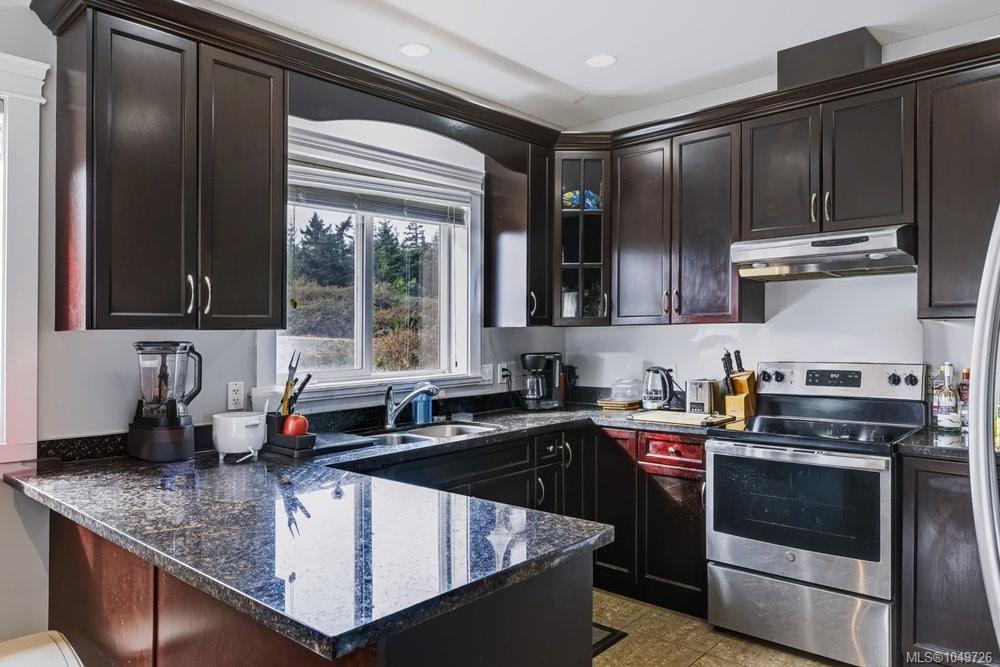3439 Mary Anne Cres — listing photo 12 of 46