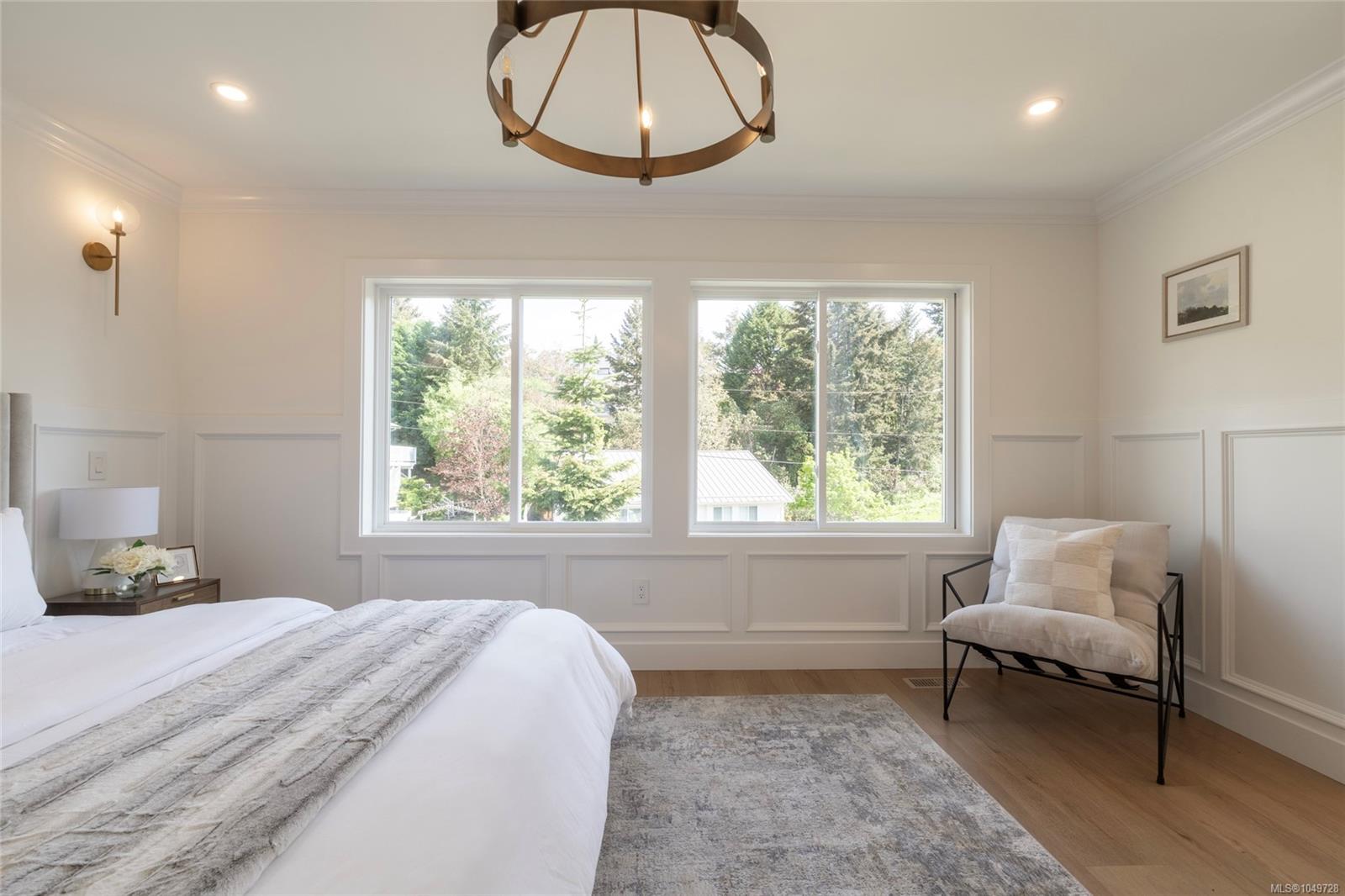 565 Belford Pl — listing photo 13 of 25