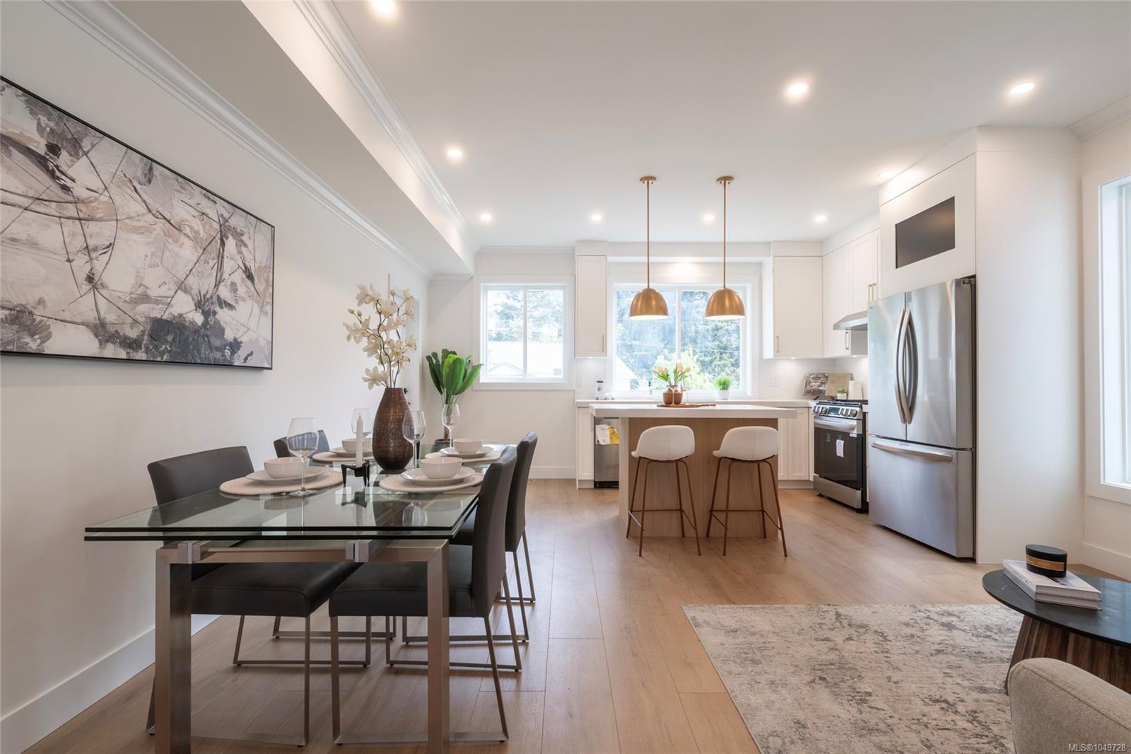 565 Belford Pl — listing photo 6 of 25