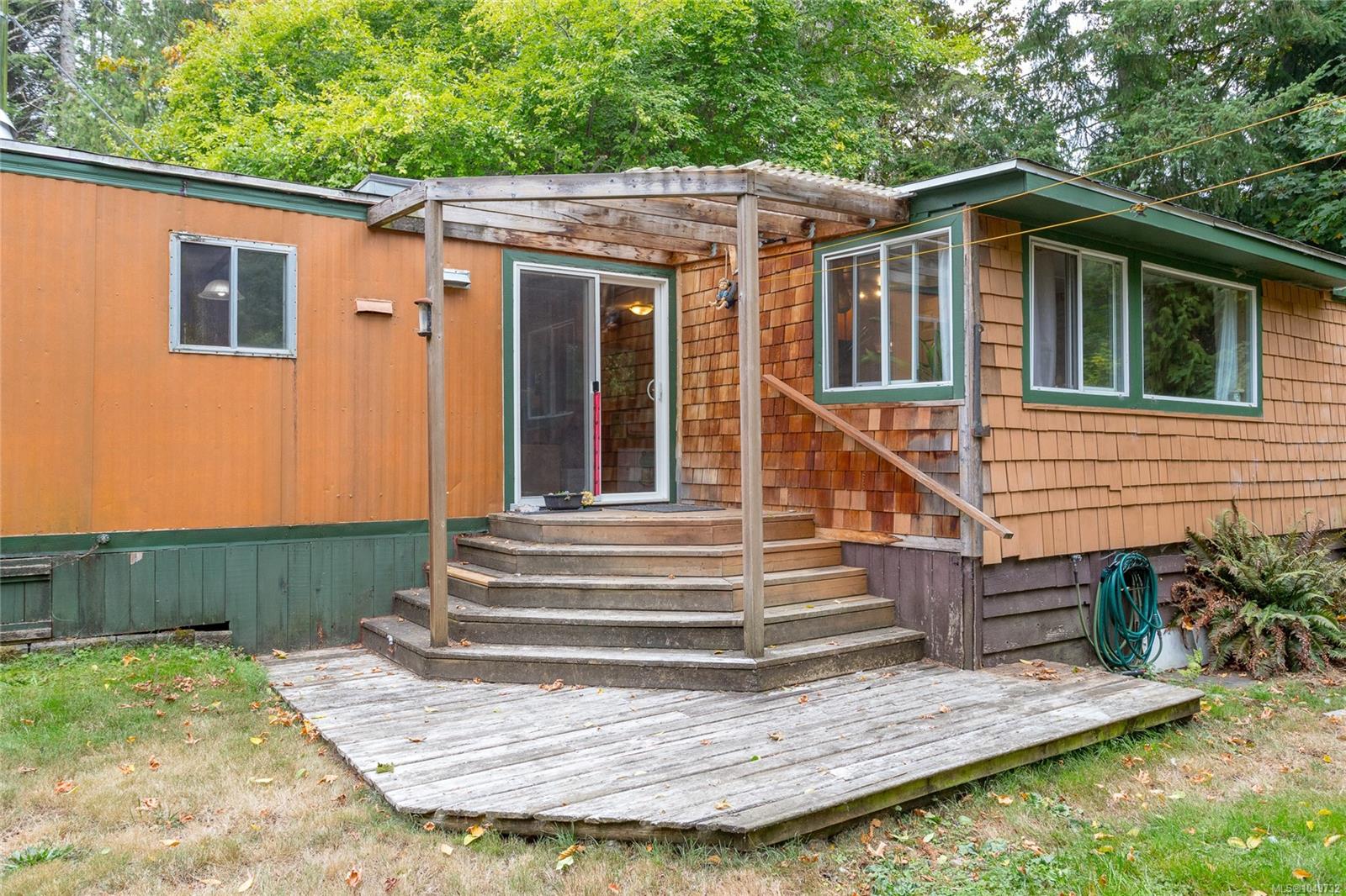 1-2670 Sooke River Rd — listing photo 2 of 38