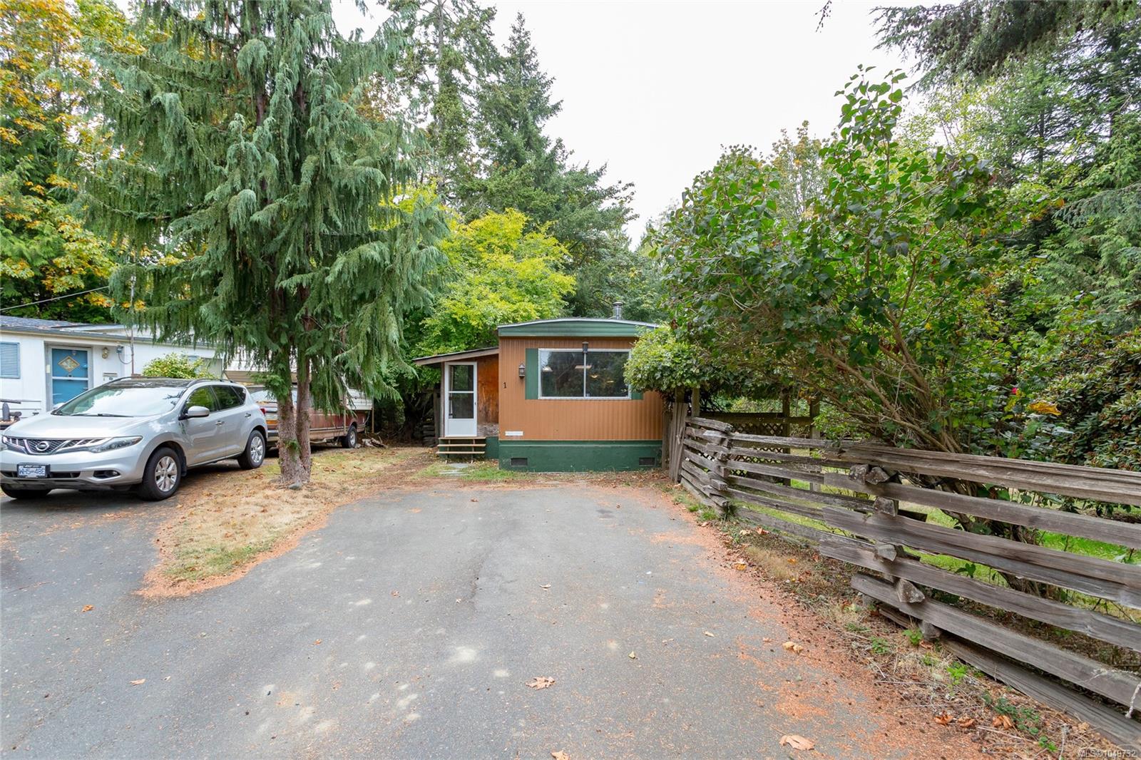 1-2670 Sooke River Rd — listing photo 3 of 38