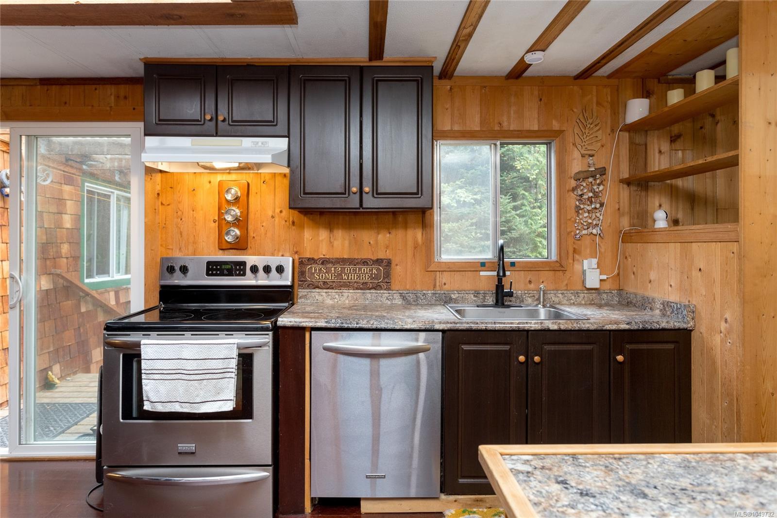 1-2670 Sooke River Rd — listing photo 9 of 38
