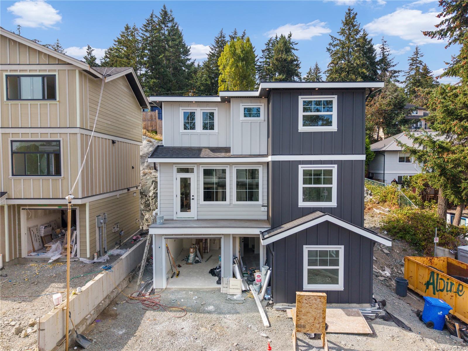 557 Belford Pl — listing photo 2 of 26
