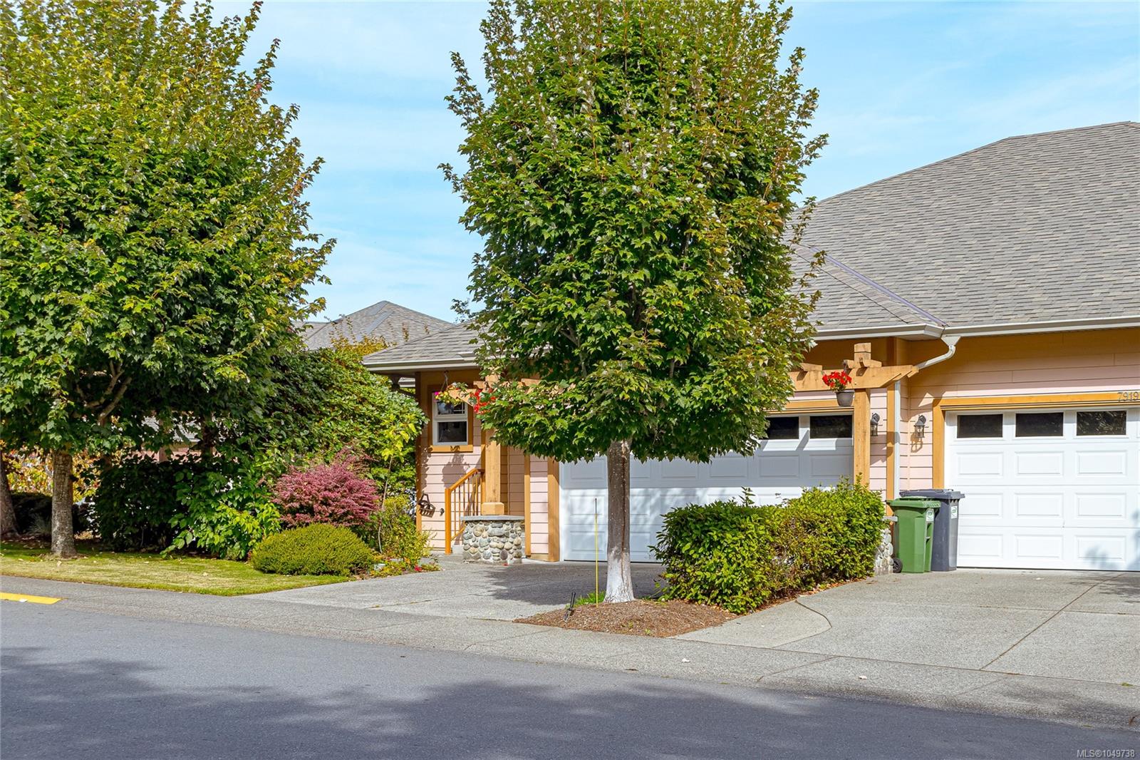 7921 Polo Park Cres, Central Saanich