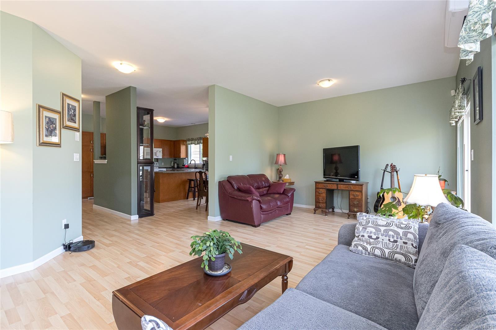7921 Polo Park Cres — listing photo 9 of 40