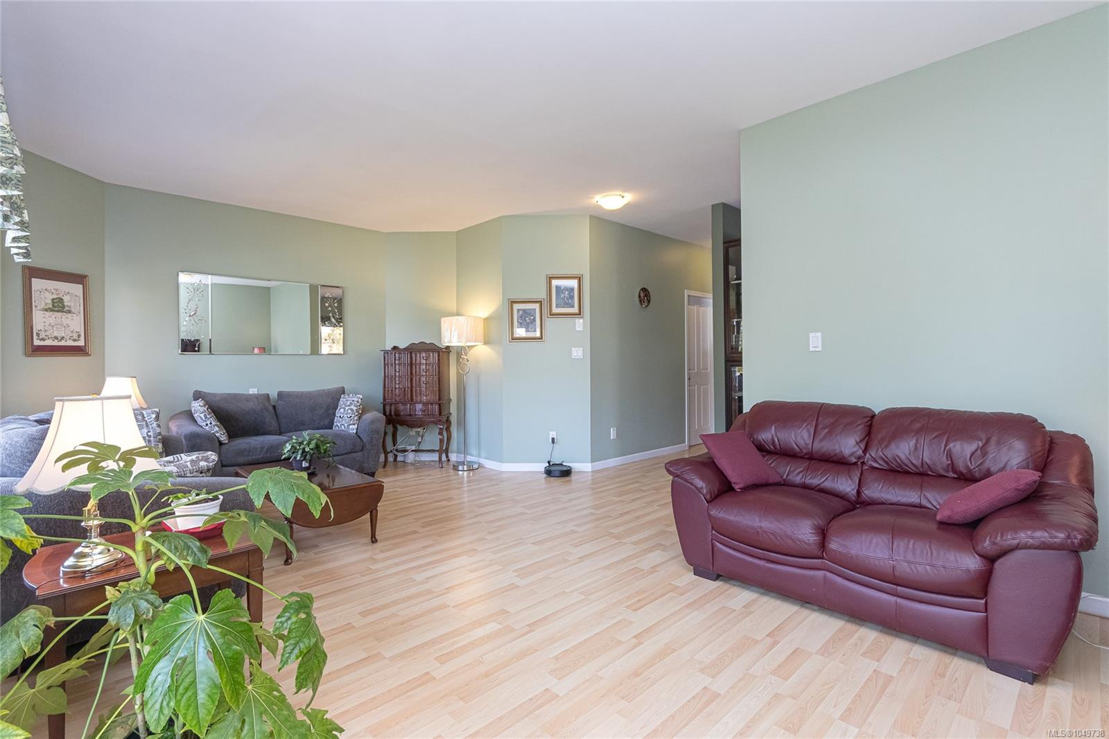 7921 Polo Park Cres — listing photo 10 of 40