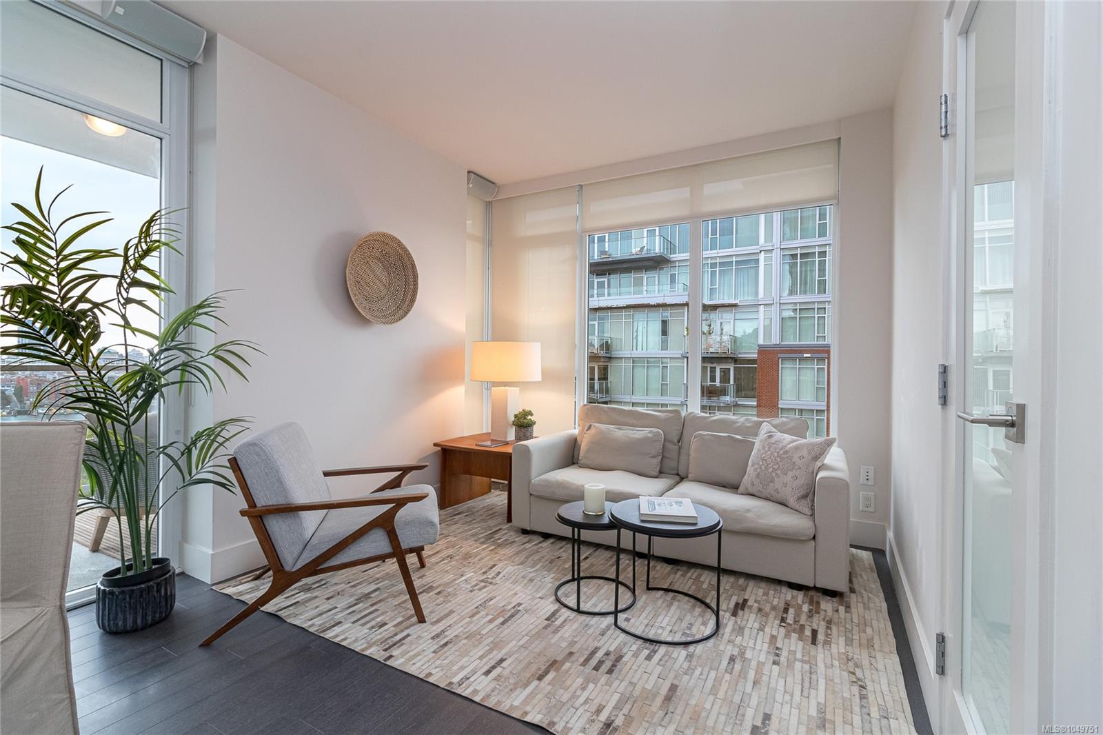 809-83 Saghalie Rd — listing photo 3 of 31