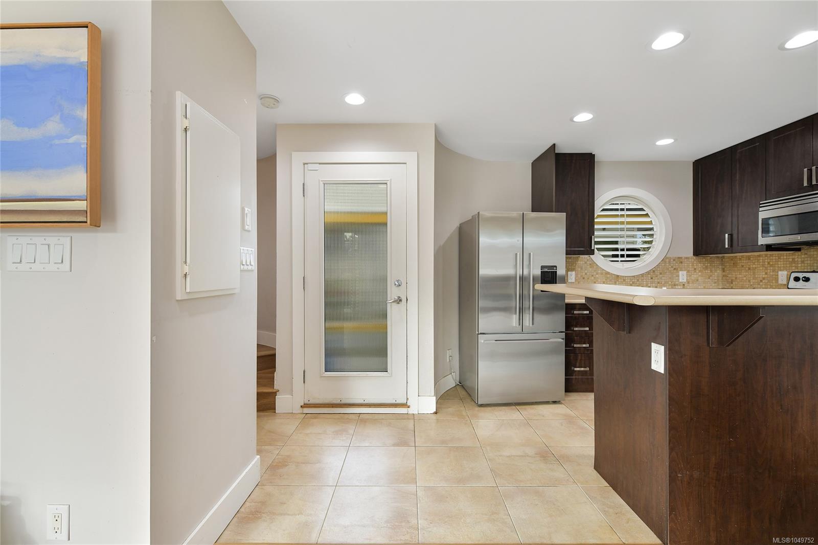 FH7-445 HEAD St — listing photo 5 of 42
