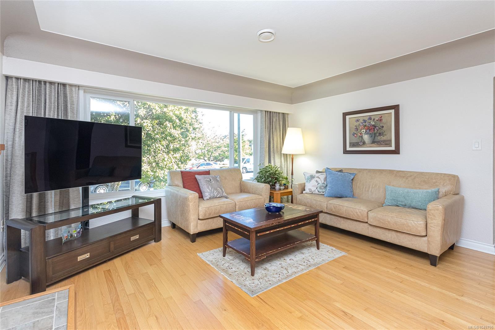 1937 Newton St — listing photo 6 of 37