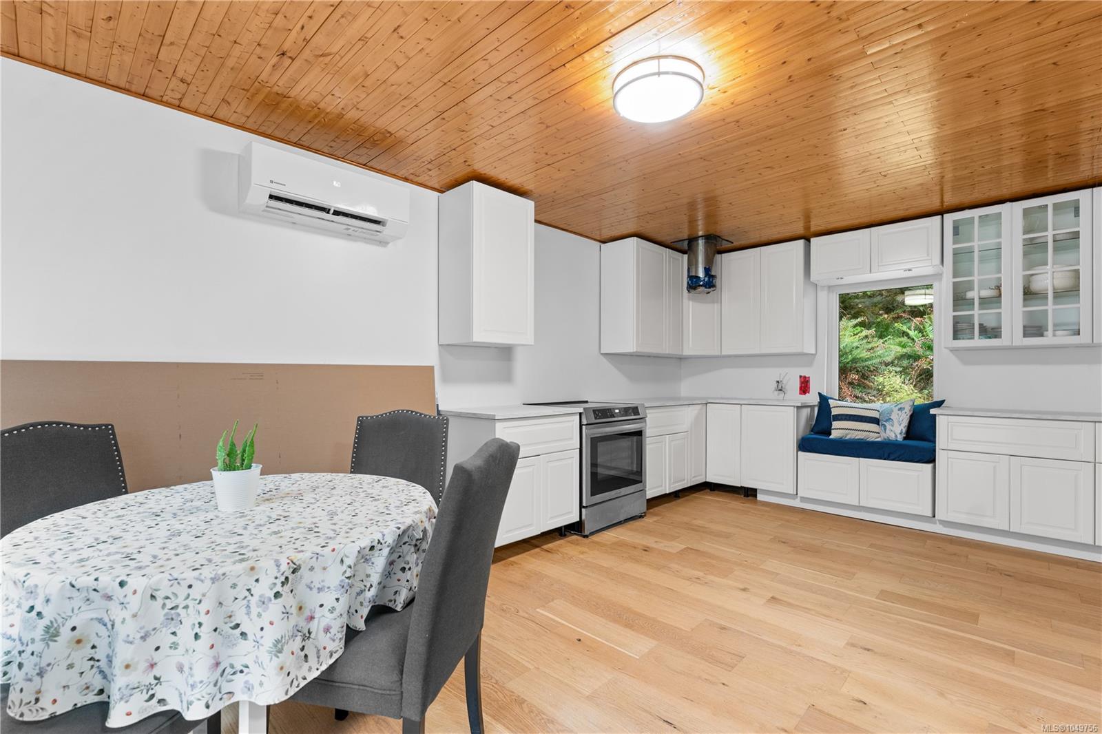 436 Hemlock Ave — listing photo 12 of 29