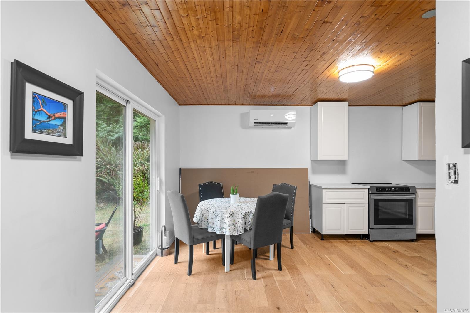 436 Hemlock Ave — listing photo 8 of 29