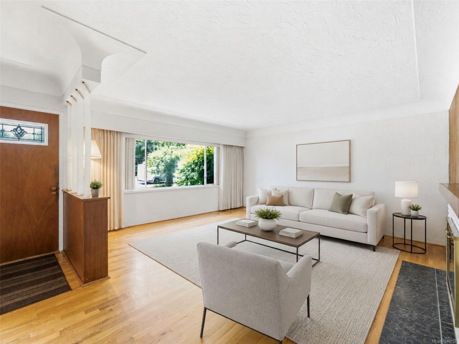 2430 Camelot Rd — listing photo 4 of 36