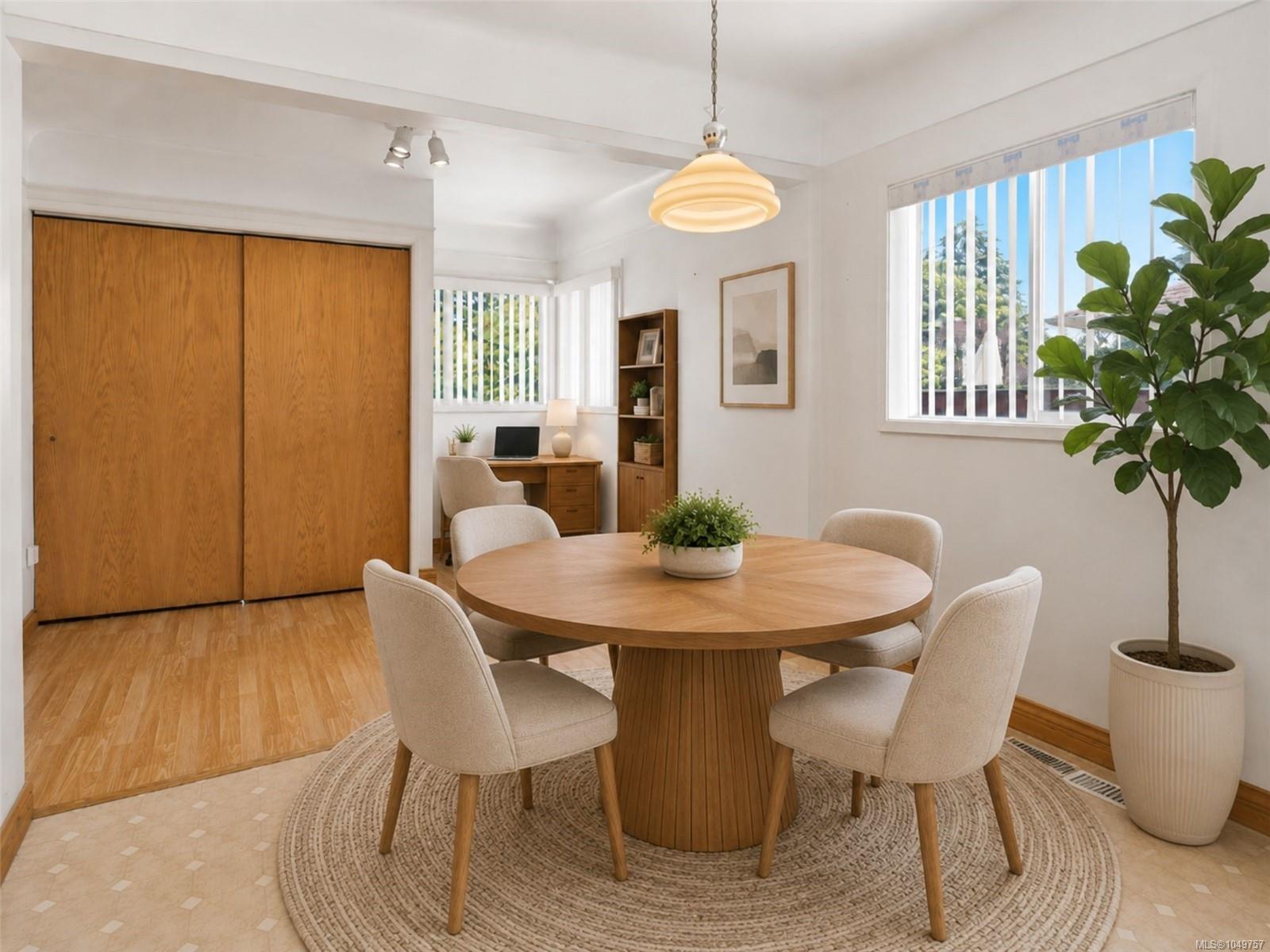 2430 Camelot Rd — listing photo 6 of 36