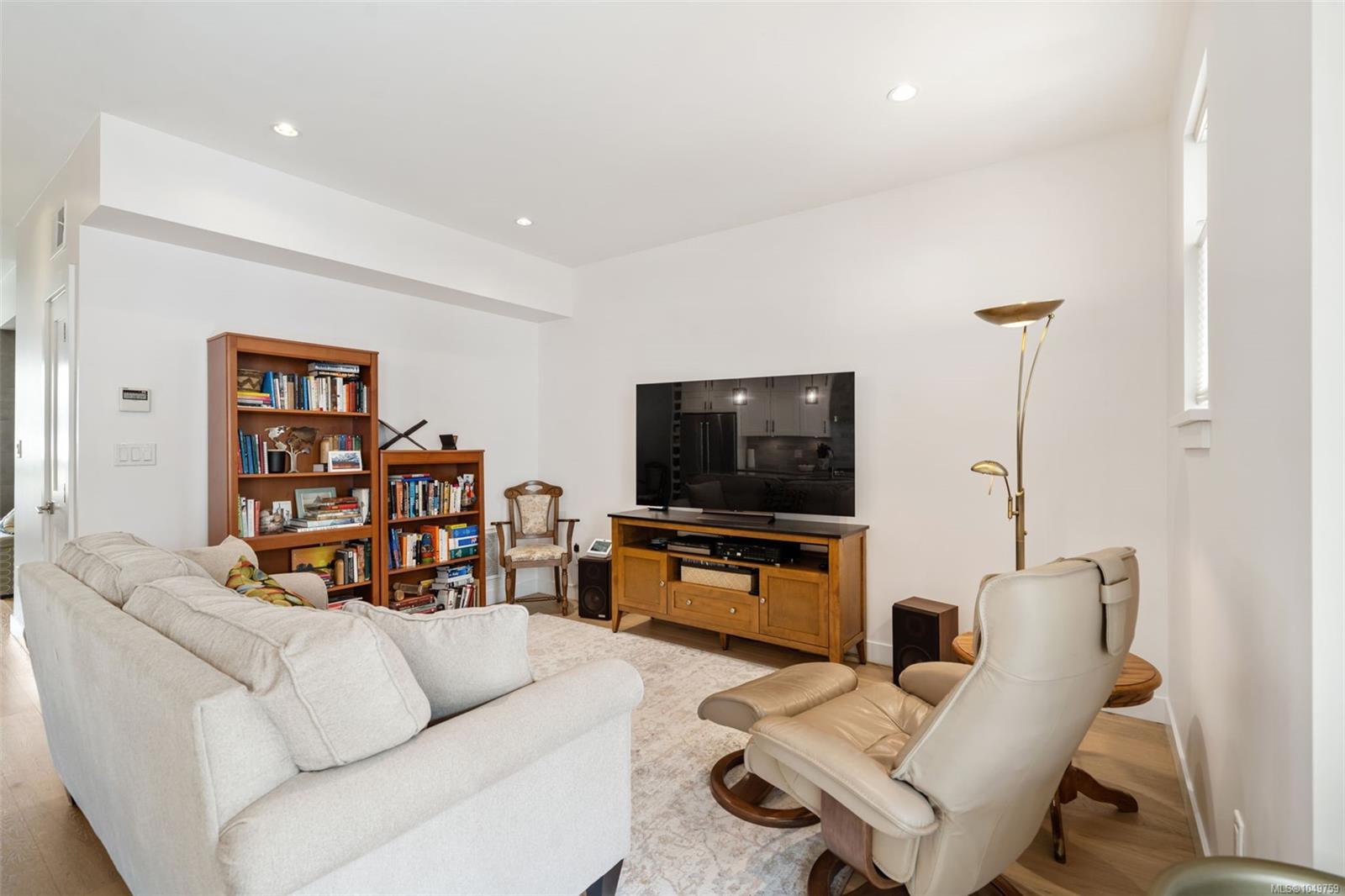 2836 Turnstyle Cres — listing photo 10 of 23