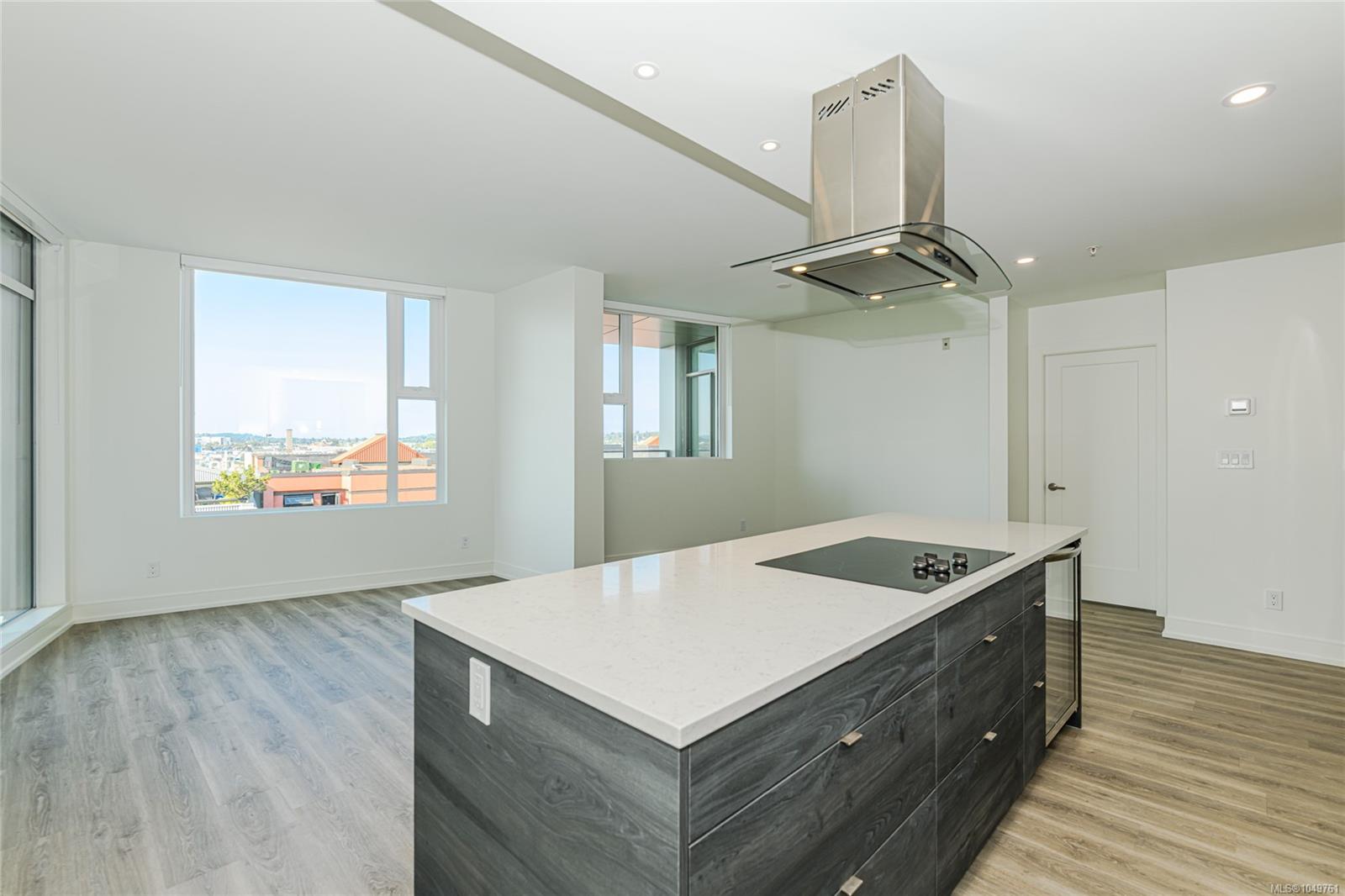 905-1628 Store St — listing photo 10 of 33
