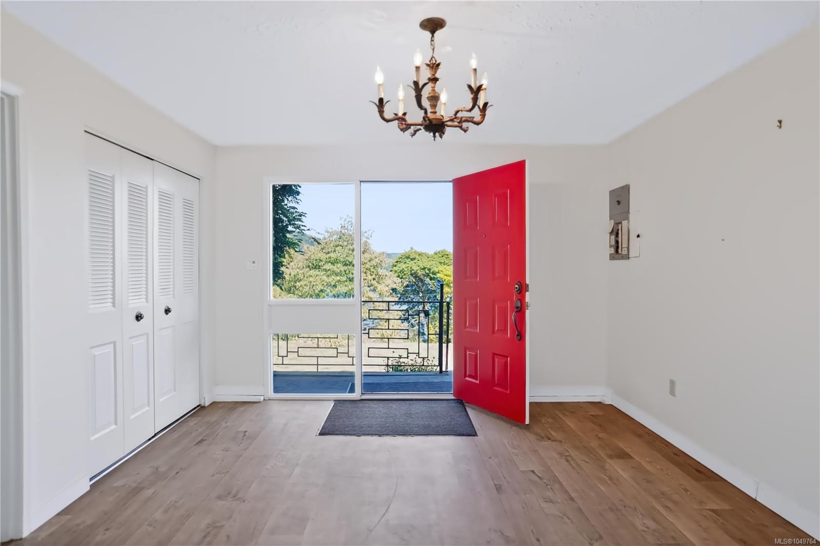226 roland Rd — listing photo 9 of 84