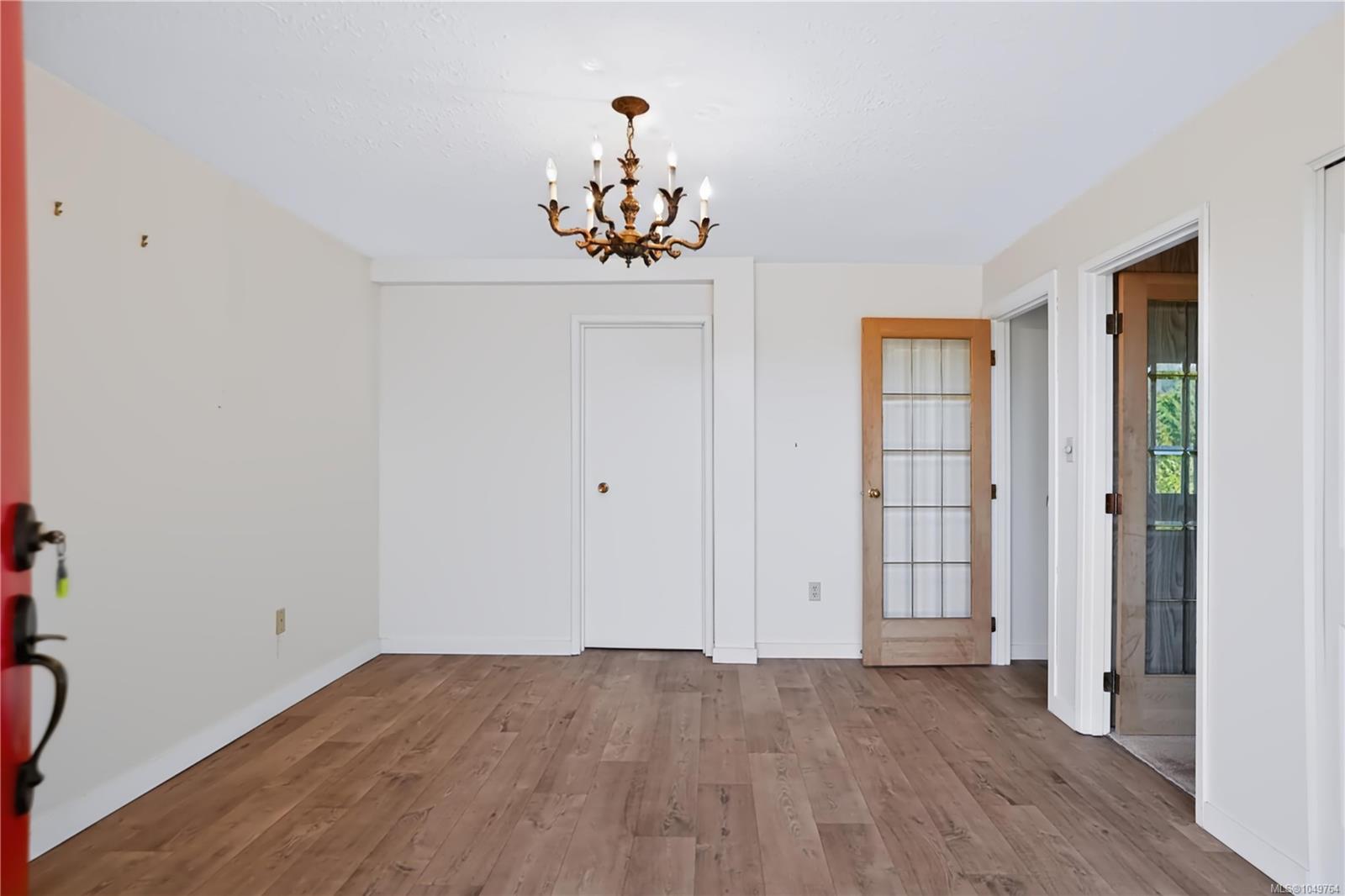 226 roland Rd — listing photo 10 of 84