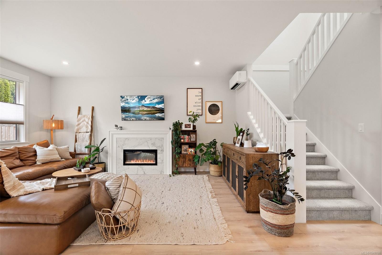 2274 Evelyn Lane — listing photo 6 of 34
