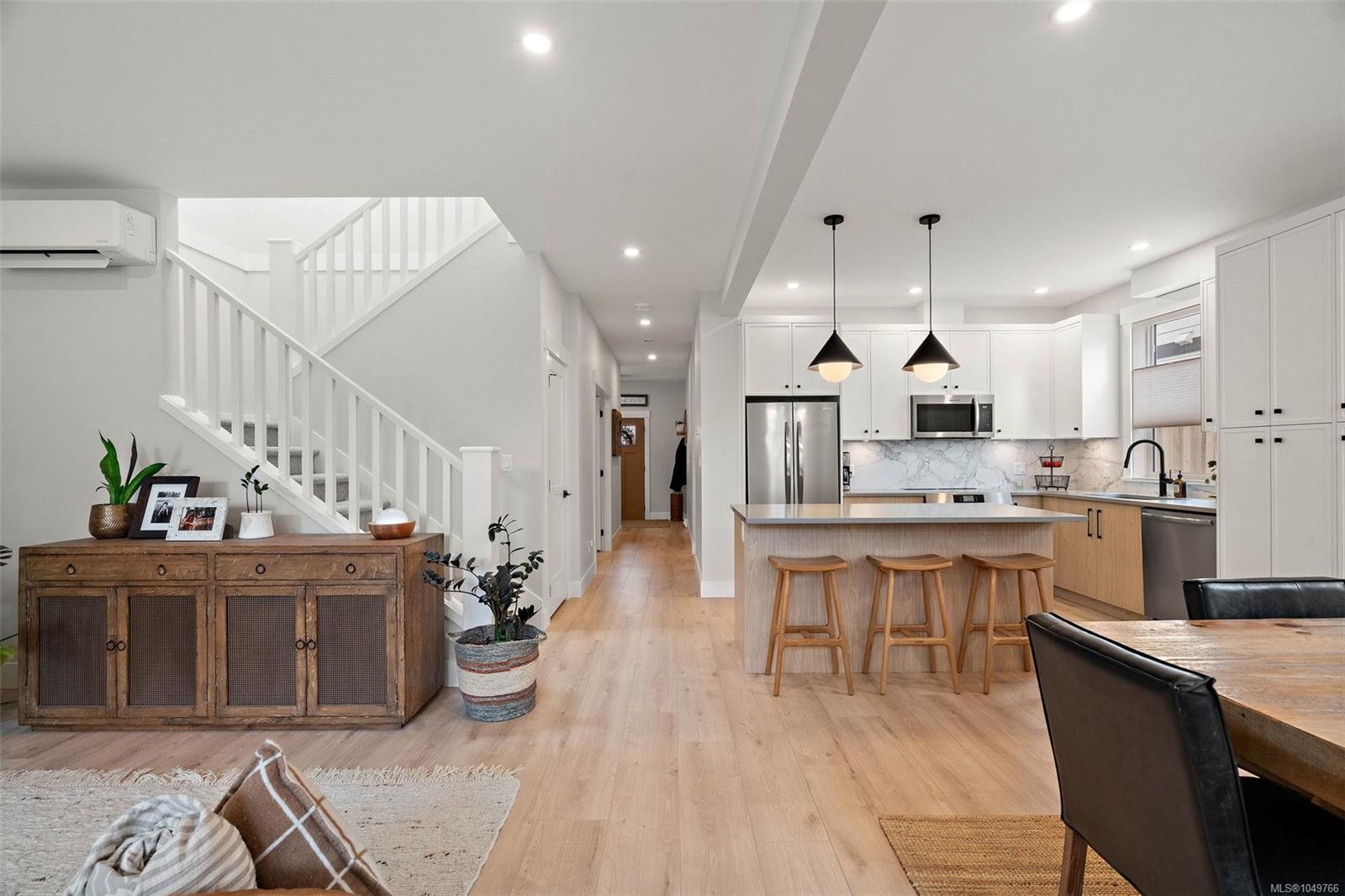 2274 Evelyn Lane — listing photo 9 of 34