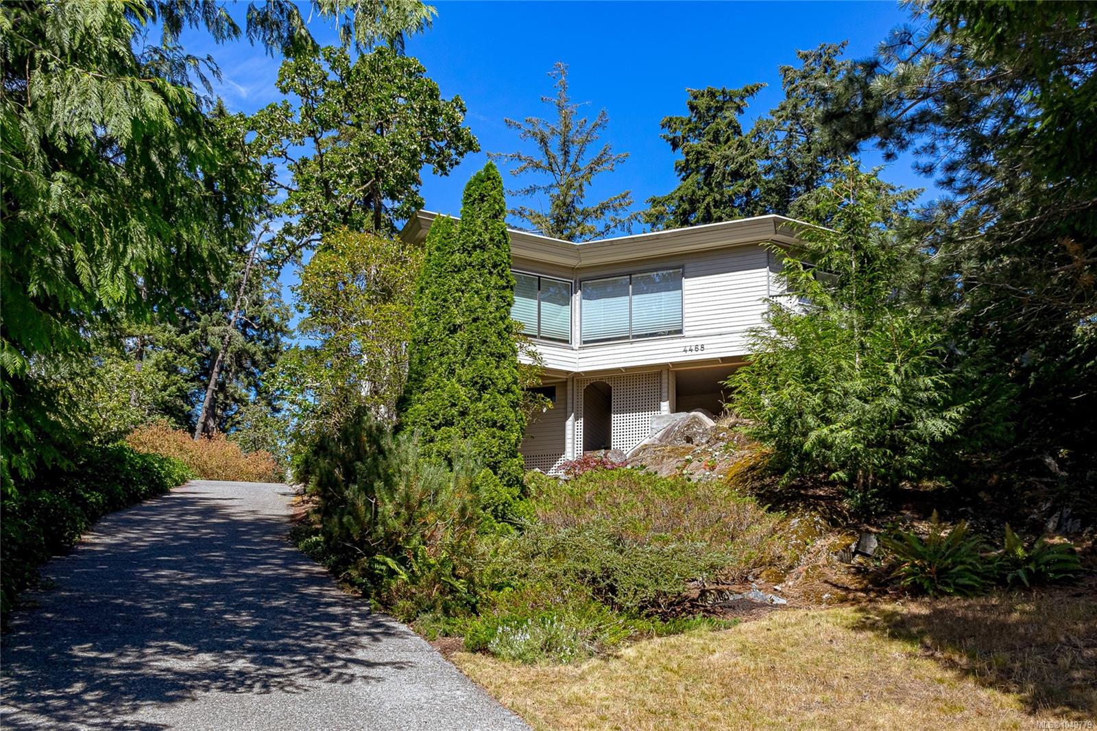 4468 Autumnwood Lane — listing photo 2 of 53