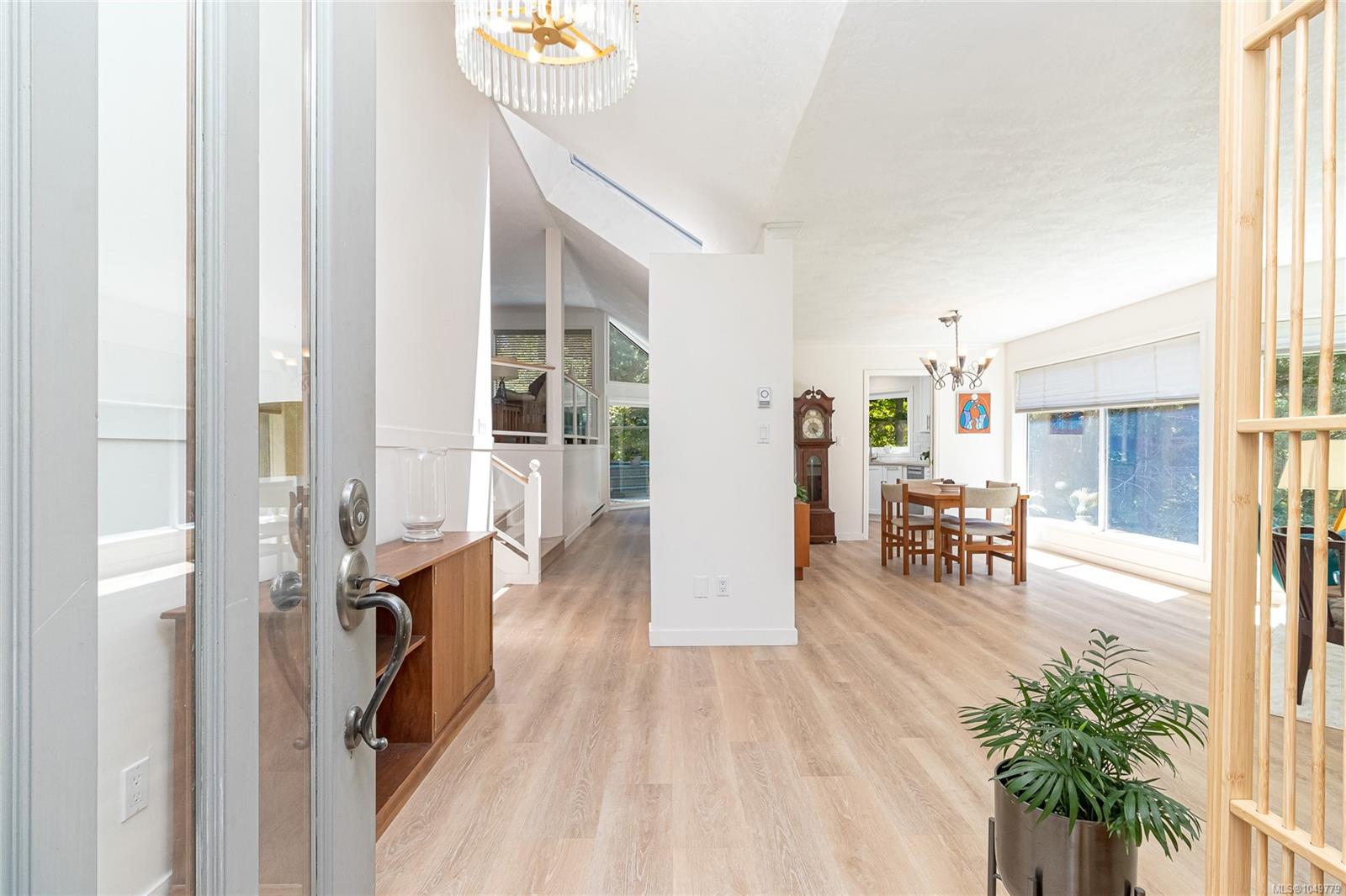 4468 Autumnwood Lane — listing photo 5 of 53