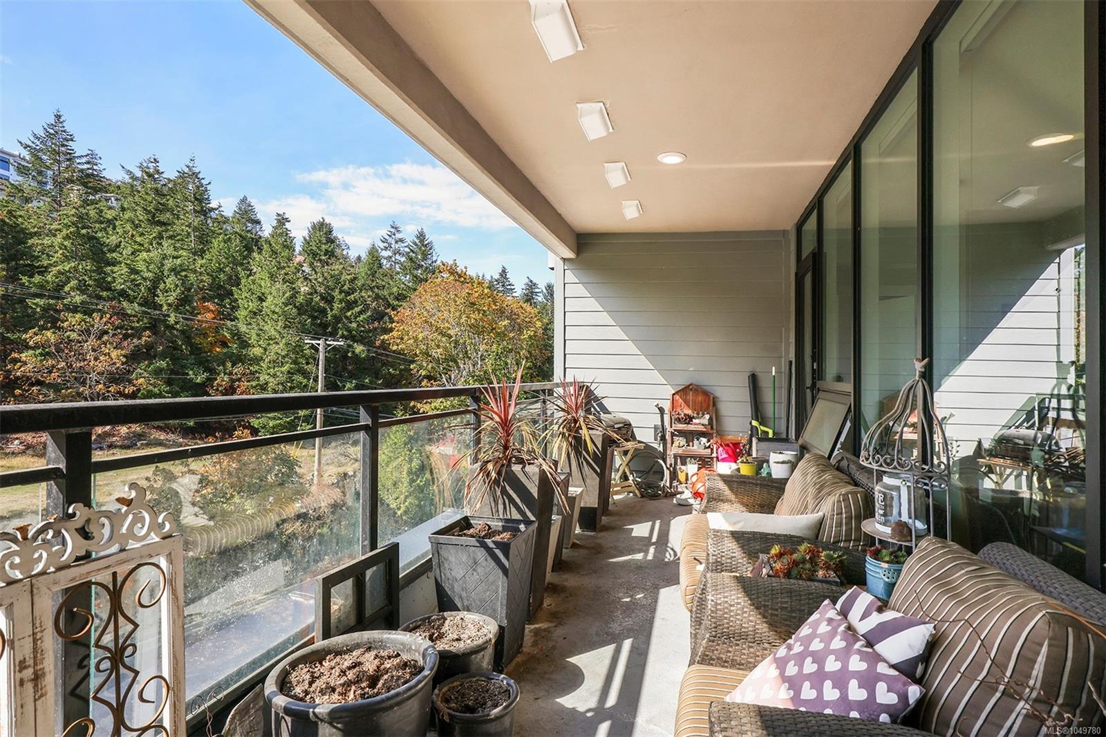 407-3529 Dolphin Dr — listing photo 11 of 31