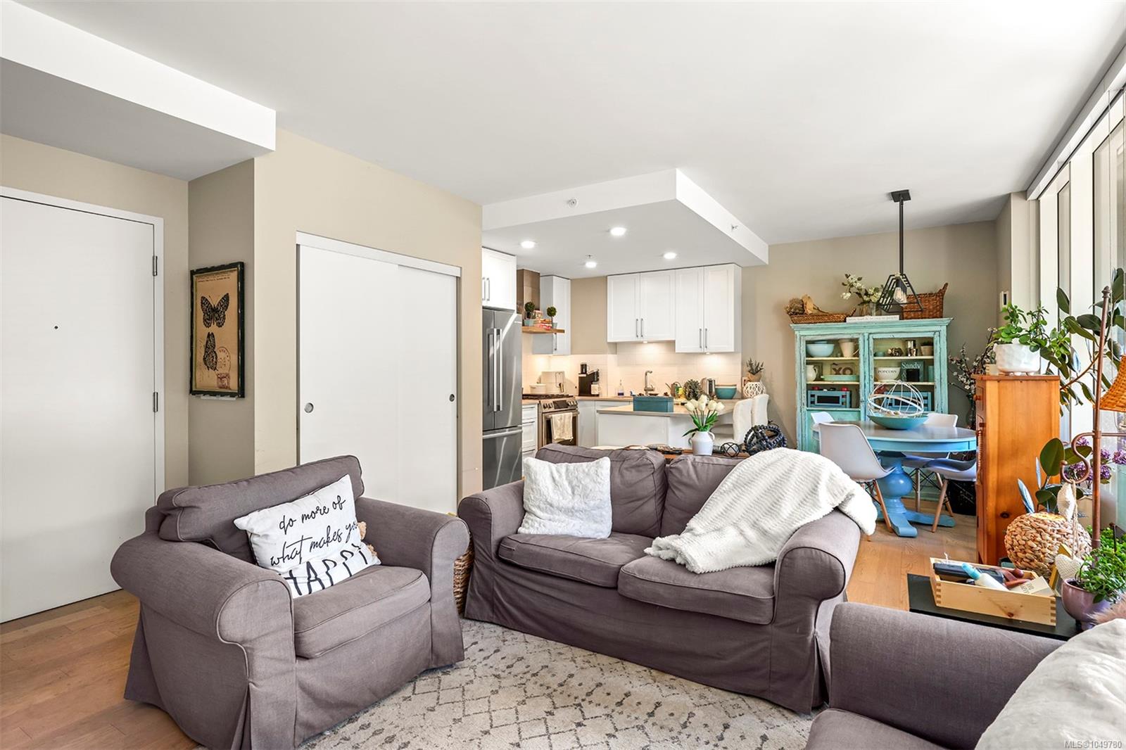 407-3529 Dolphin Dr — listing photo 12 of 31