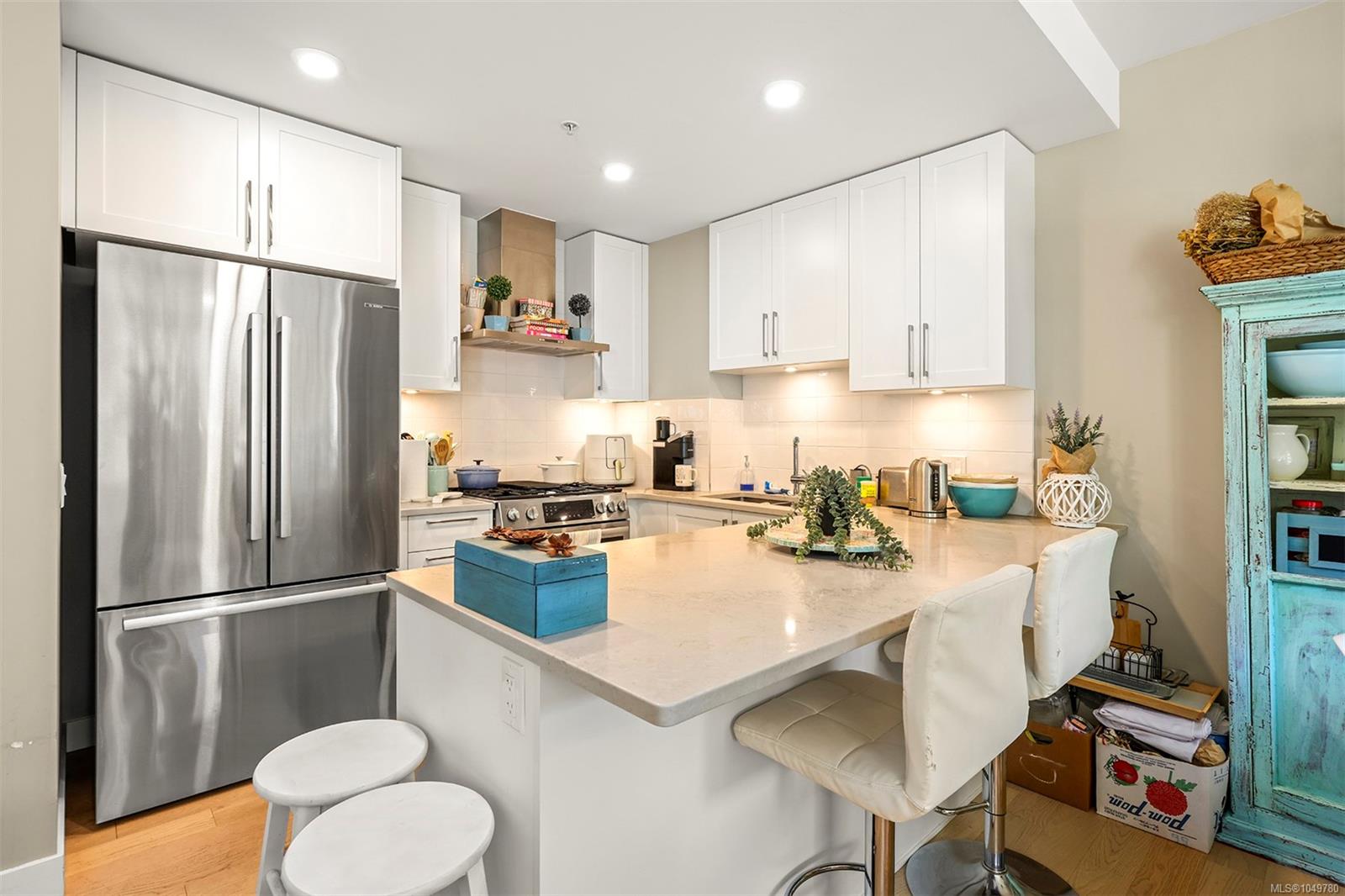 407-3529 Dolphin Dr — listing photo 6 of 31