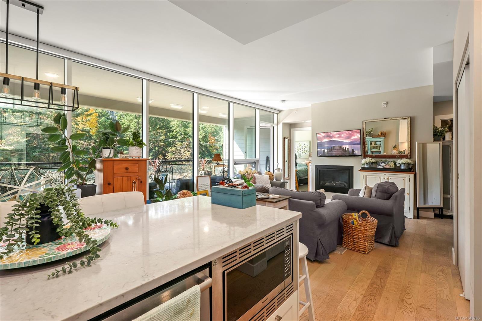 407-3529 Dolphin Dr — listing photo 7 of 31