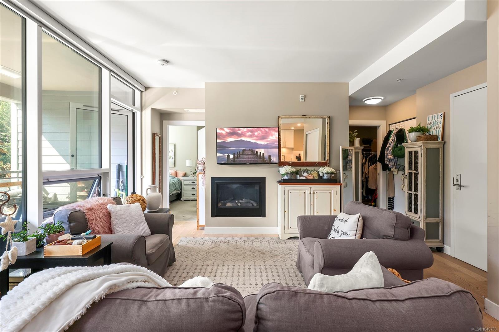 407-3529 Dolphin Dr — listing photo 9 of 31