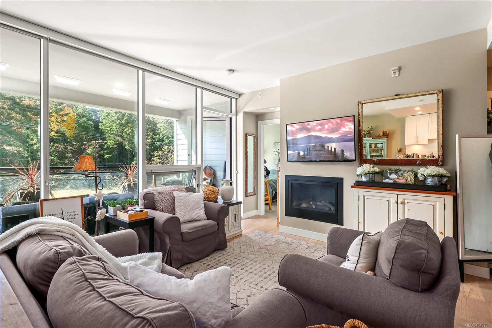 407-3529 Dolphin Dr — listing photo 10 of 31