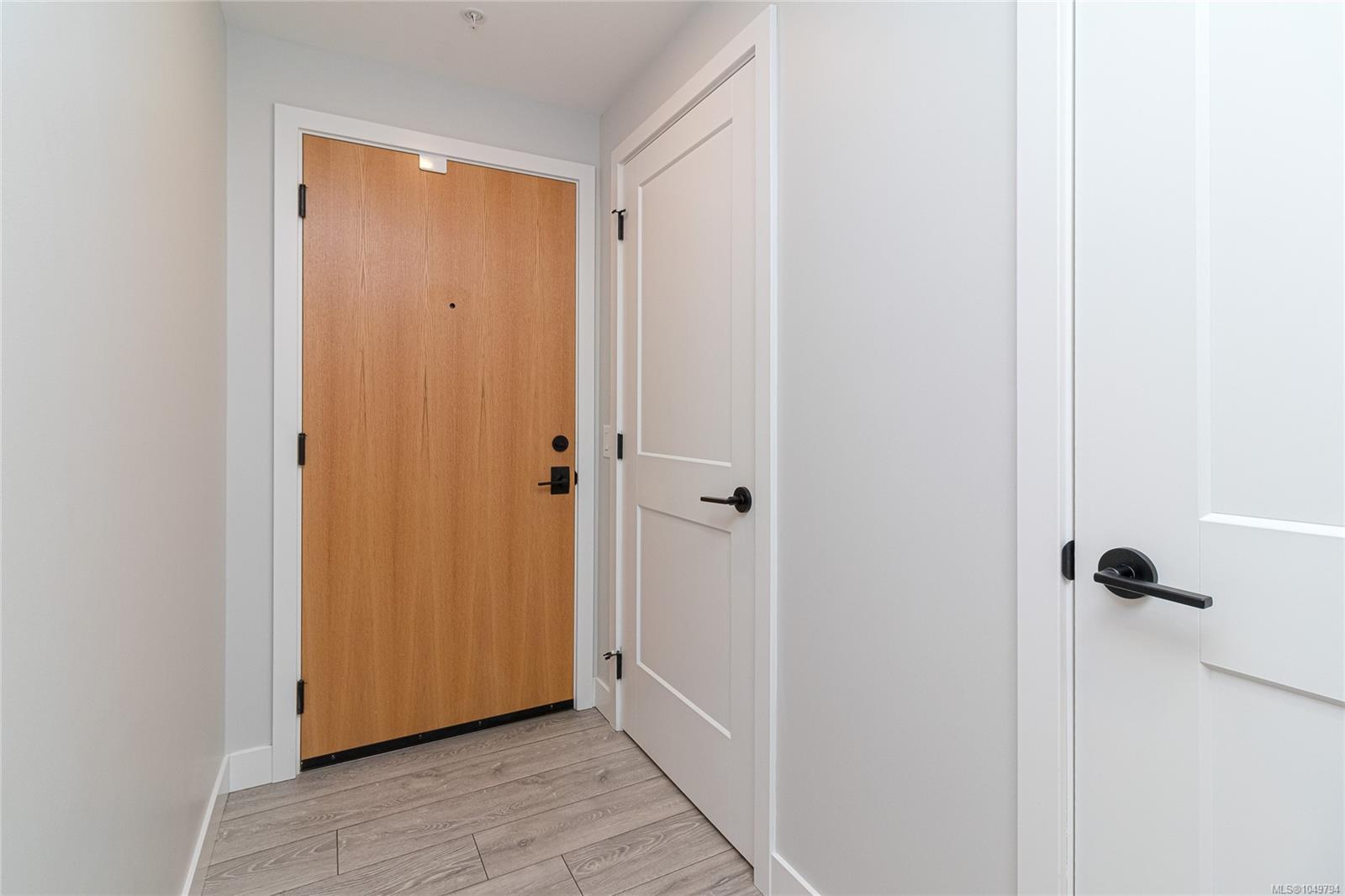 115-950 Whirlaway Cres — listing photo 5 of 31