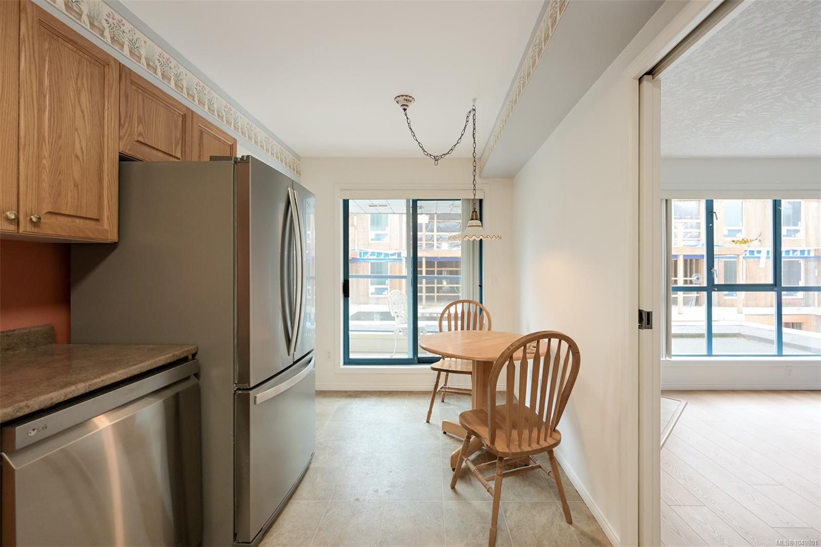 209-1063 Southgate St — listing photo 11 of 37