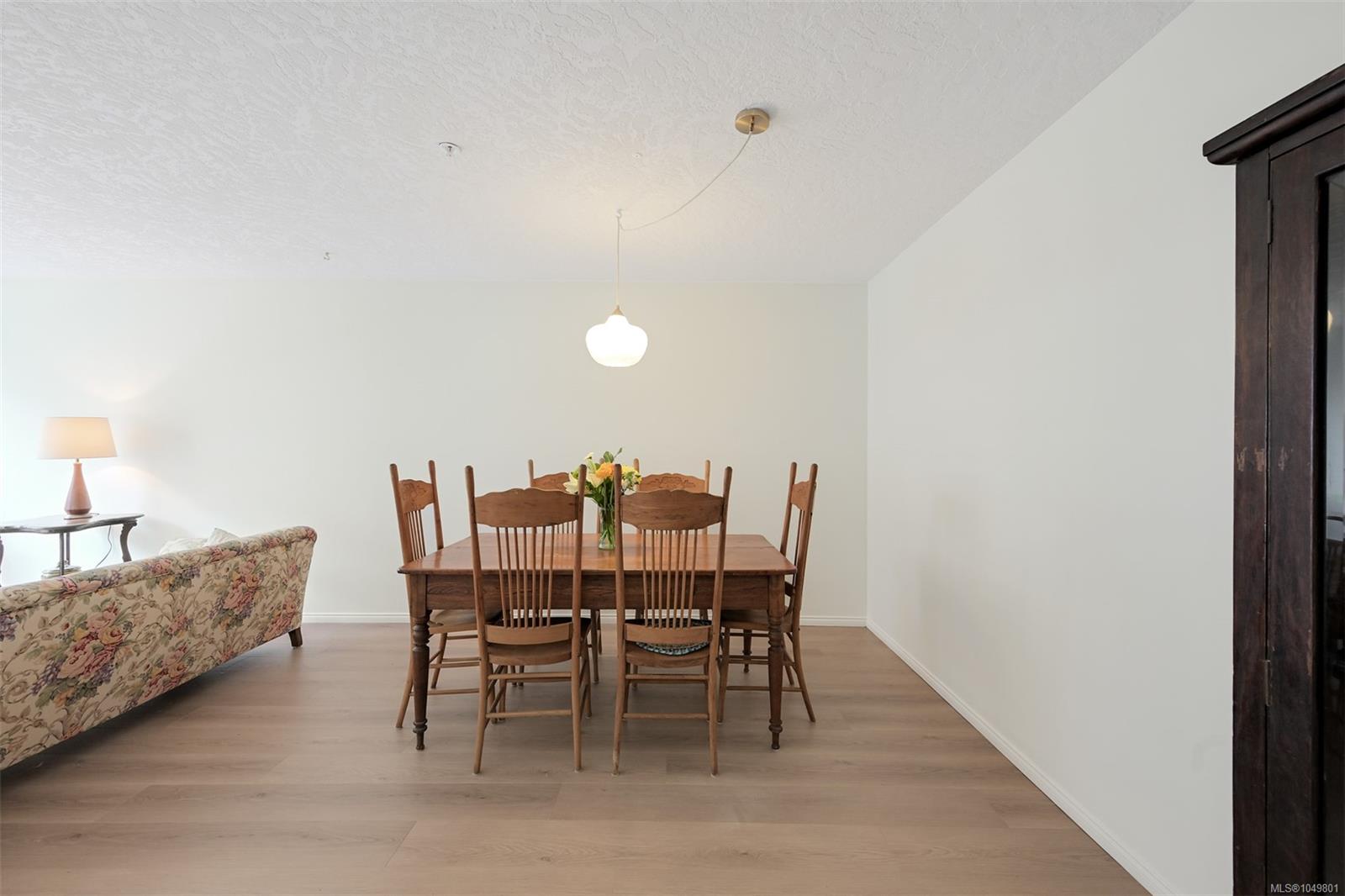 209-1063 Southgate St — listing photo 9 of 37