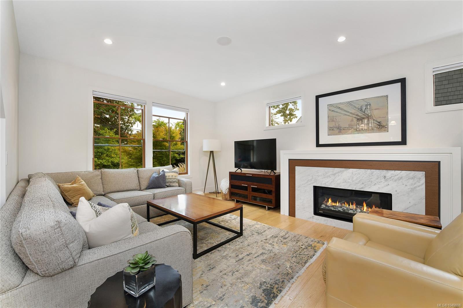 2680 Margate Ave — listing photo 4 of 25
